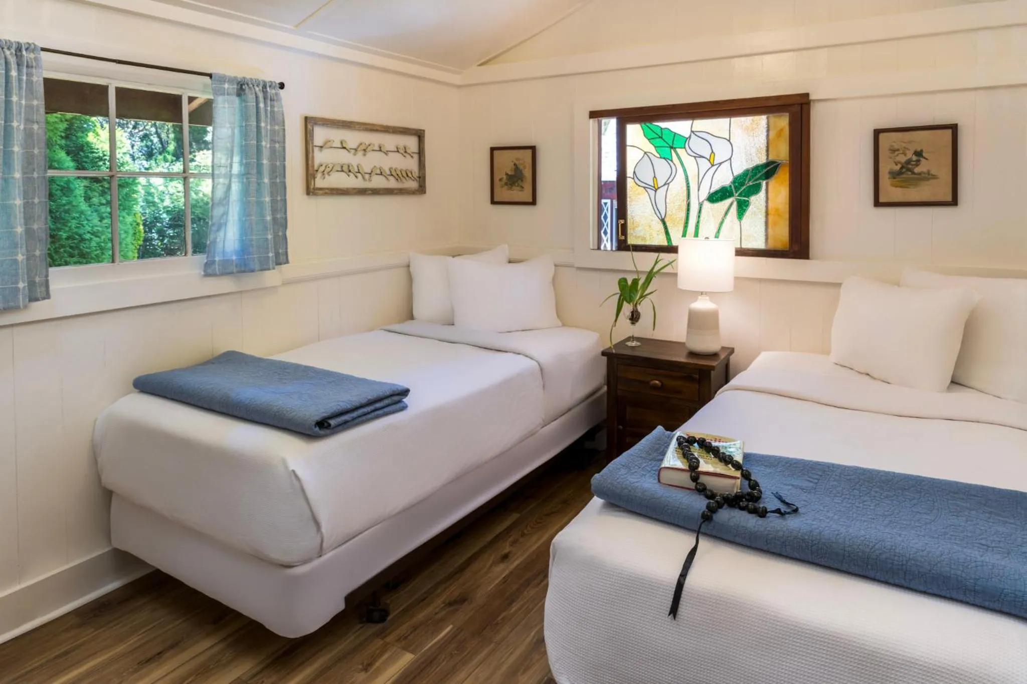 Bed in Volcano Village Estates