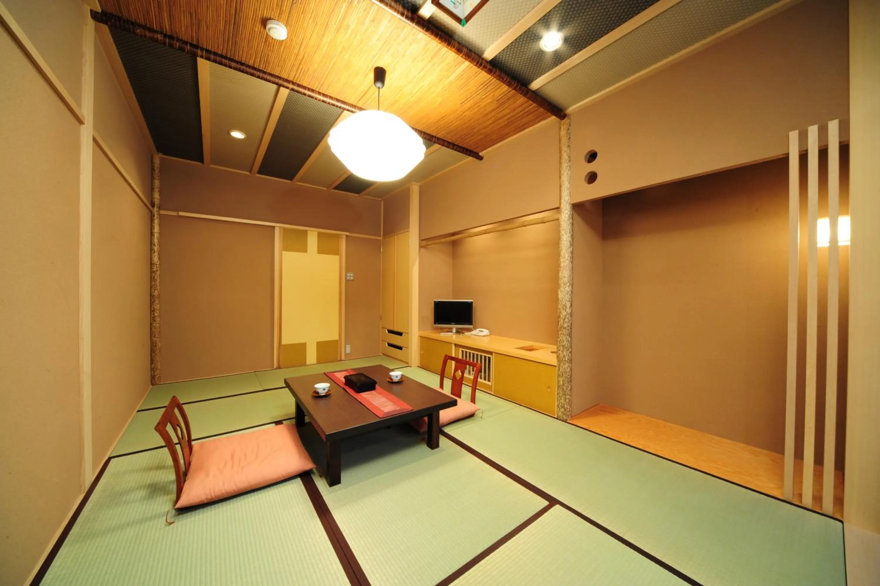 Photo of the whole room in Tatsumikan
