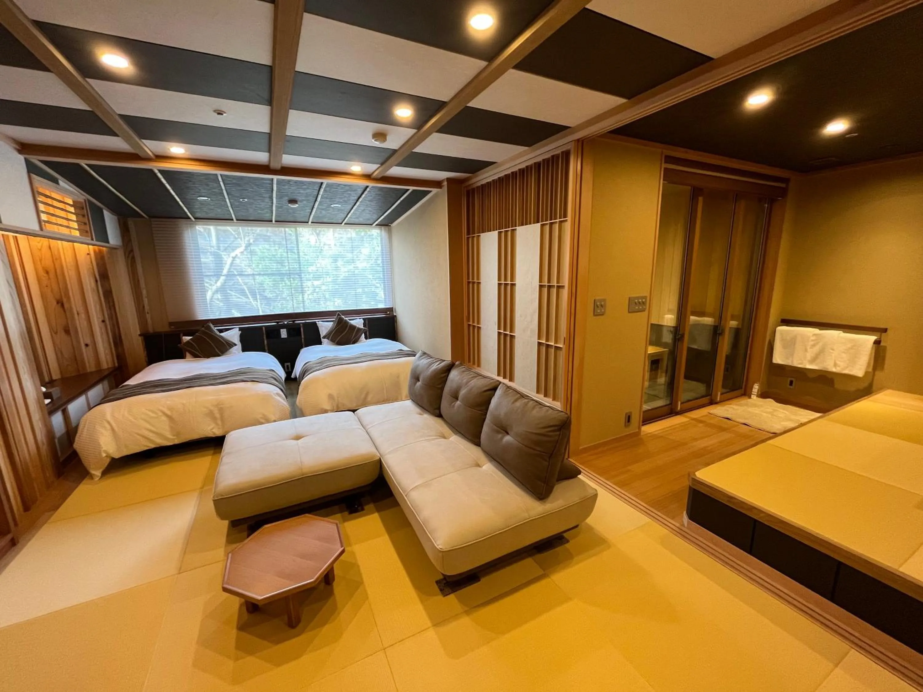 Living room, Bed in Tatsumikan