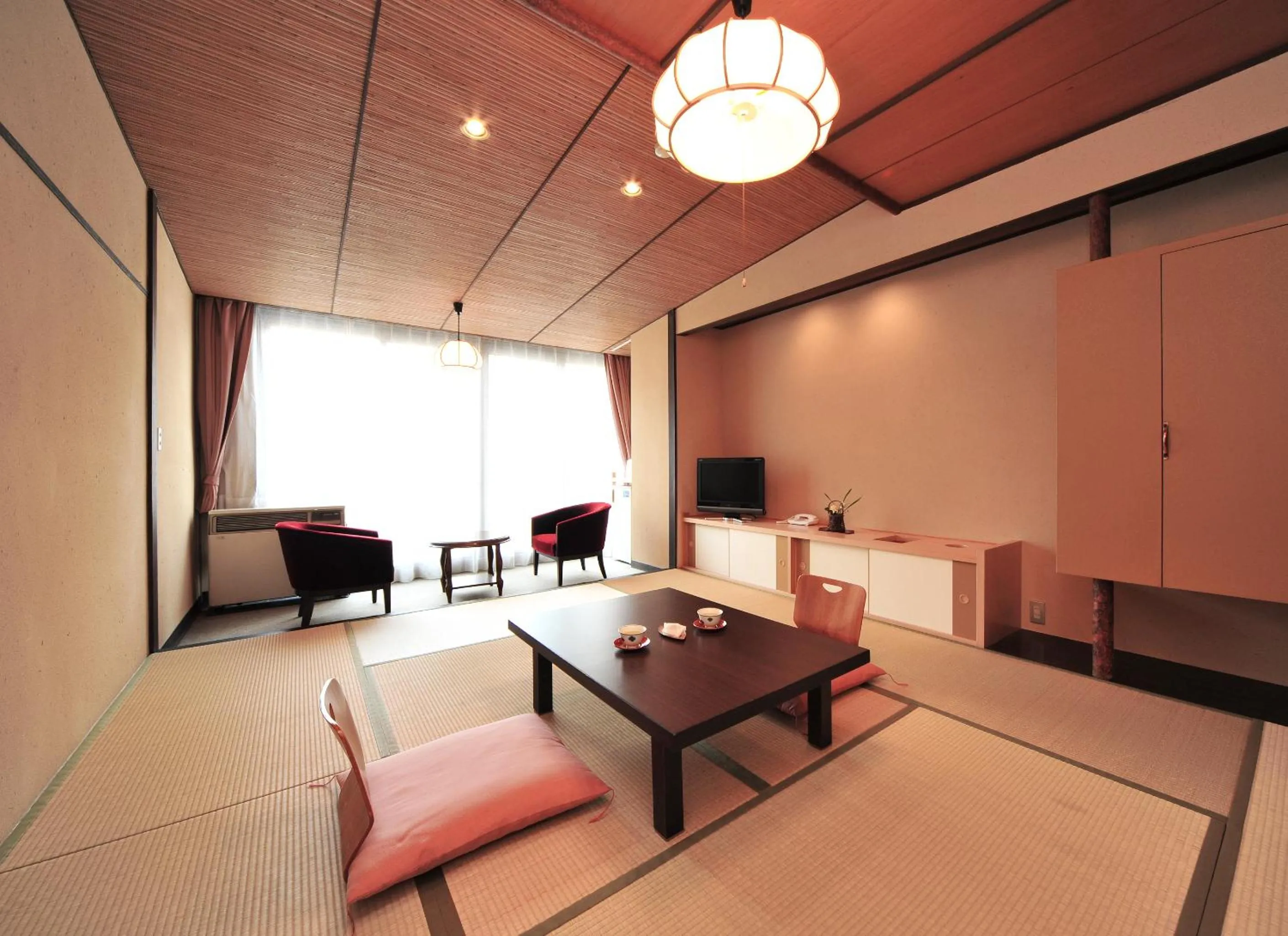 Photo of the whole room in Tatsumikan