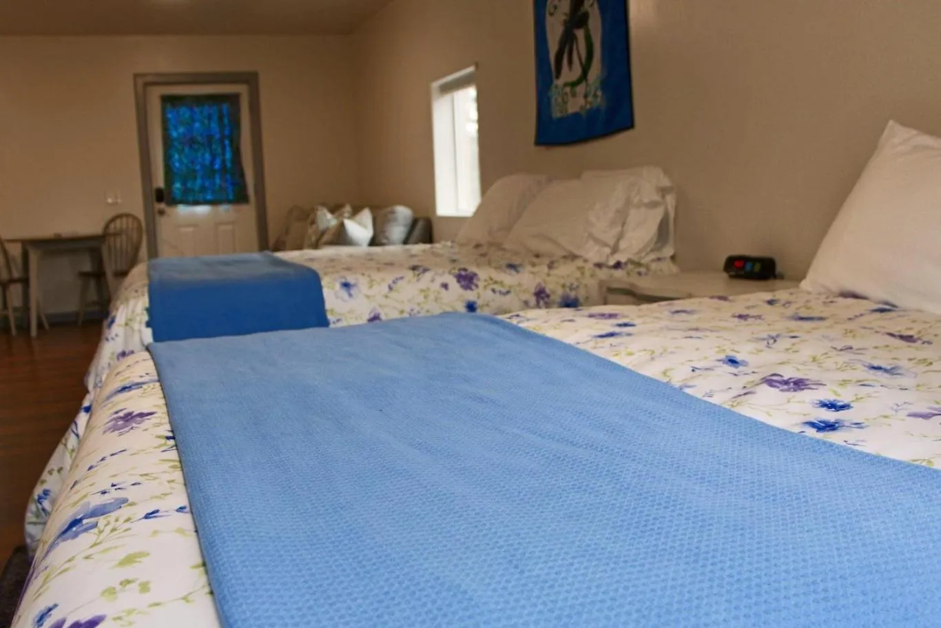Photo of the whole room, Bed in Arctic Dragonfly Inn