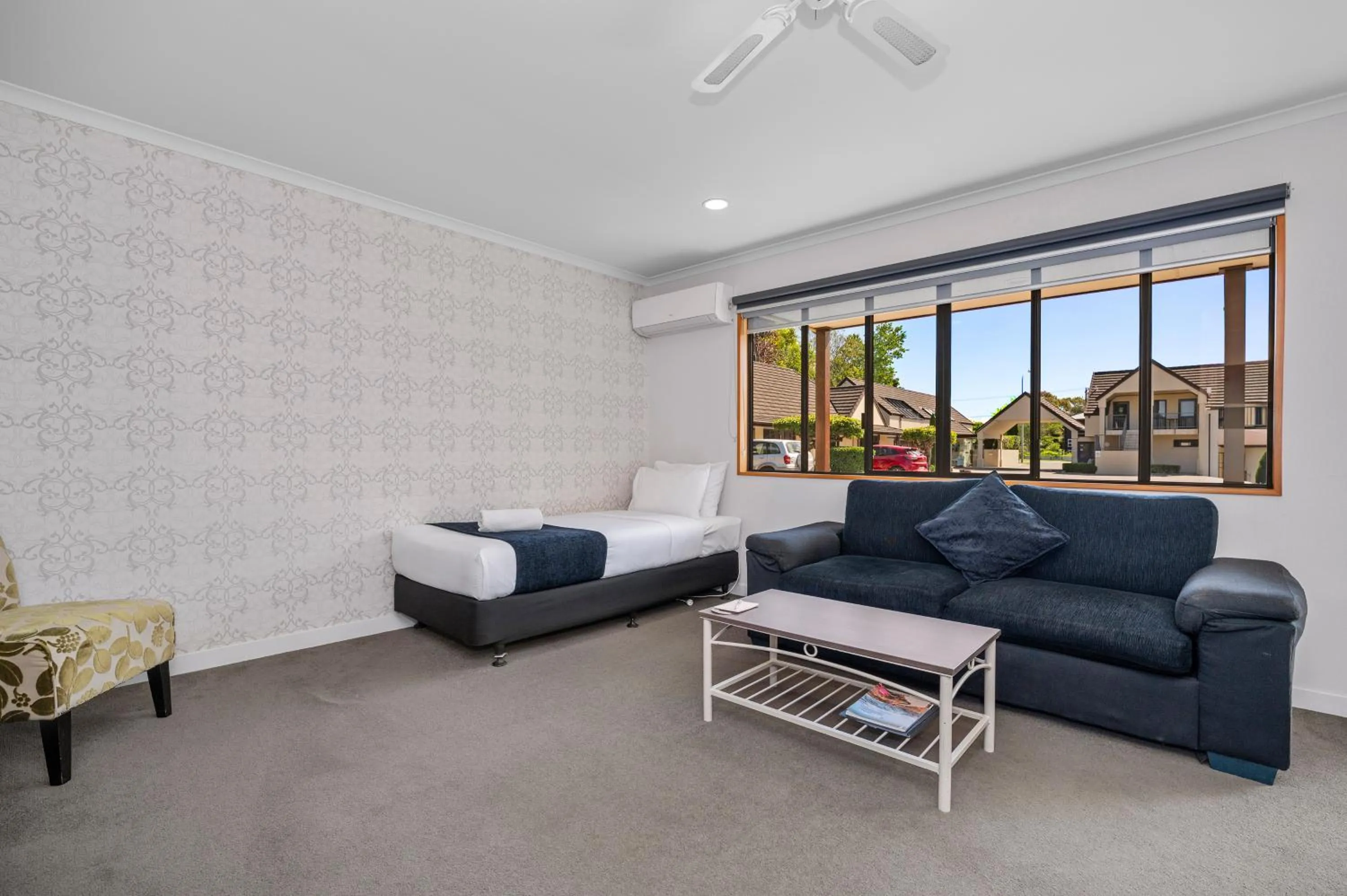 Living room in Bethlehem Motor Inn and Conference Centre
