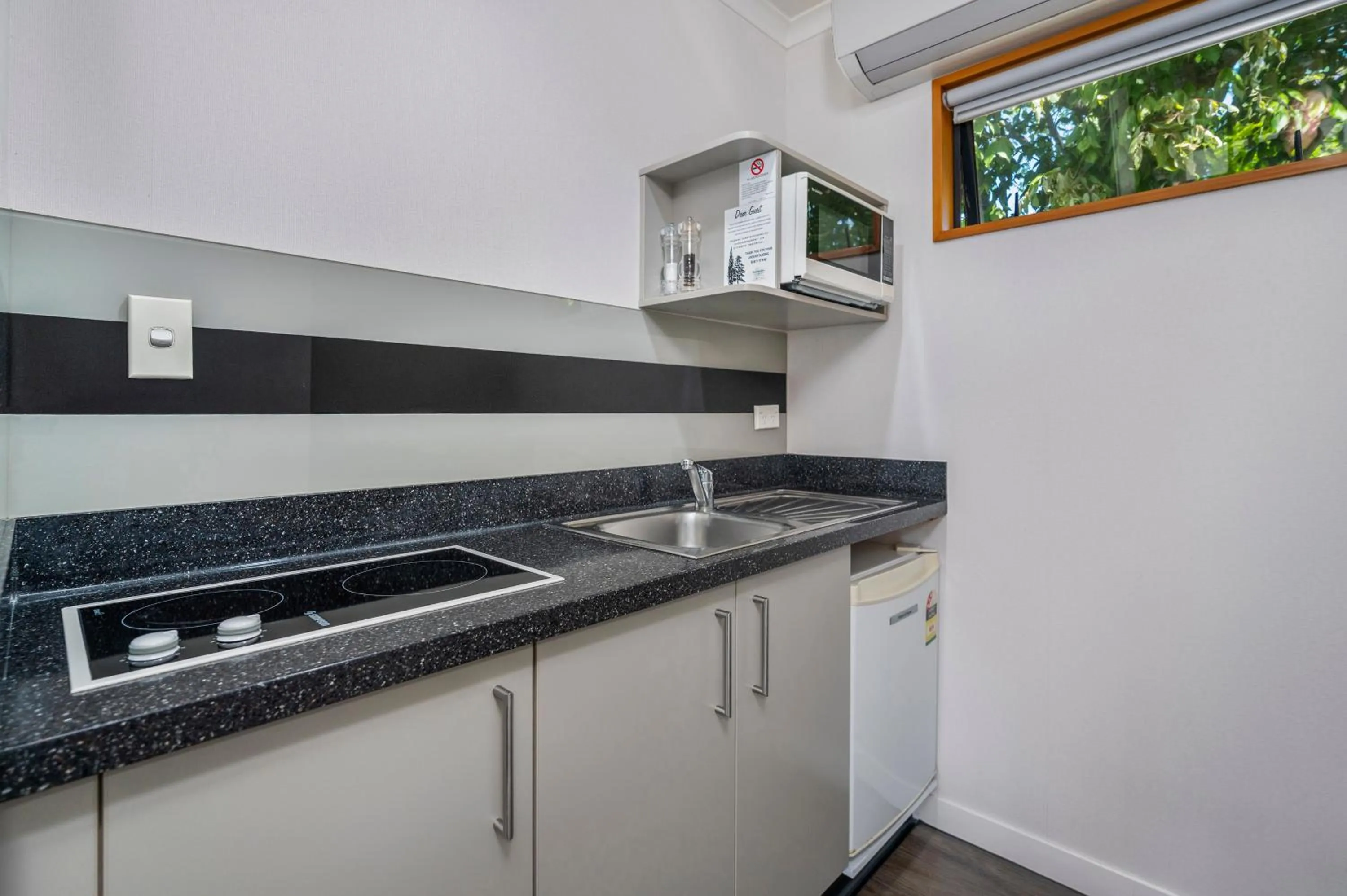 Kitchen or kitchenette in Bethlehem Motor Inn and Conference Centre