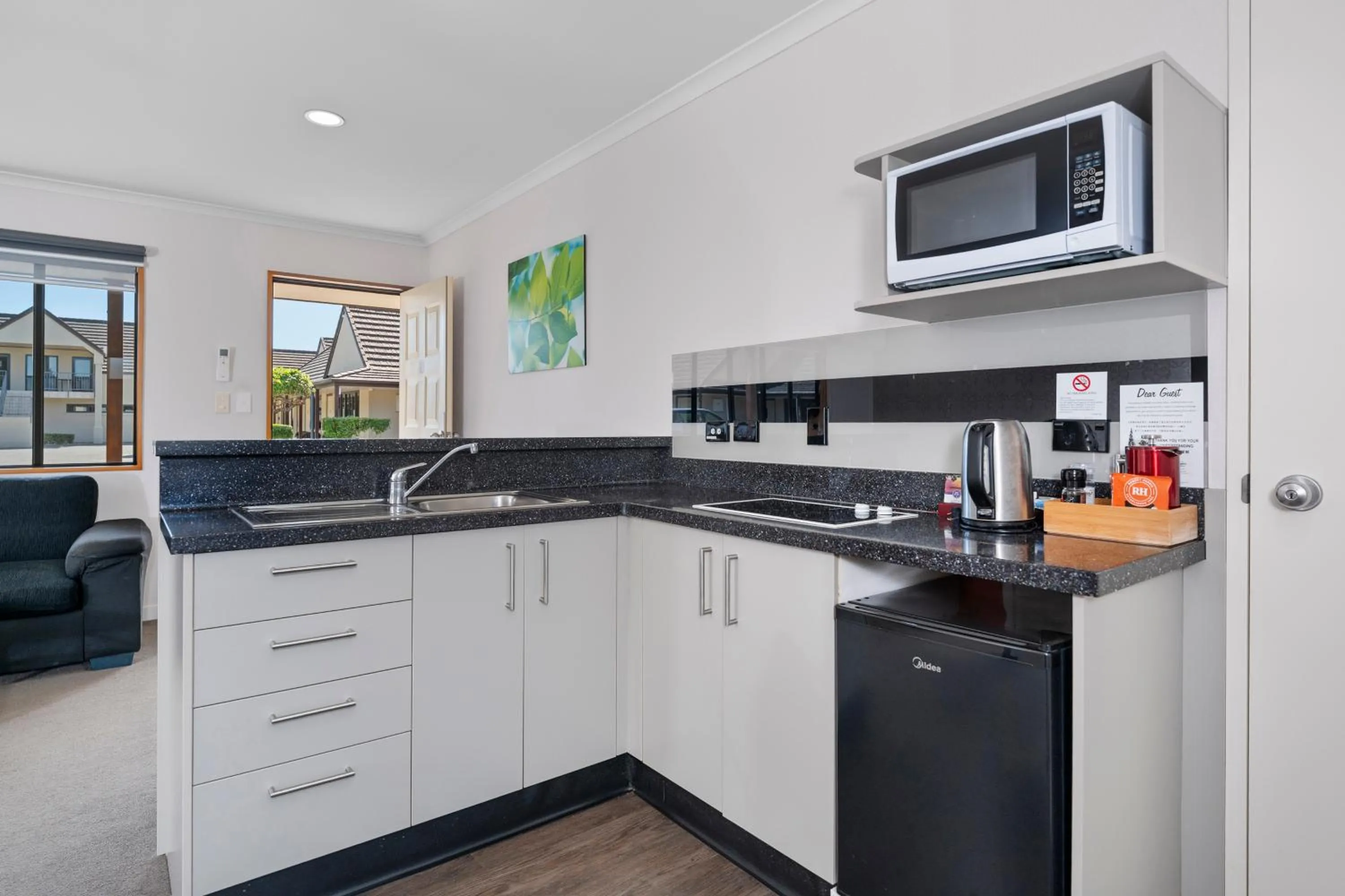 Kitchen or kitchenette in Bethlehem Motor Inn and Conference Centre