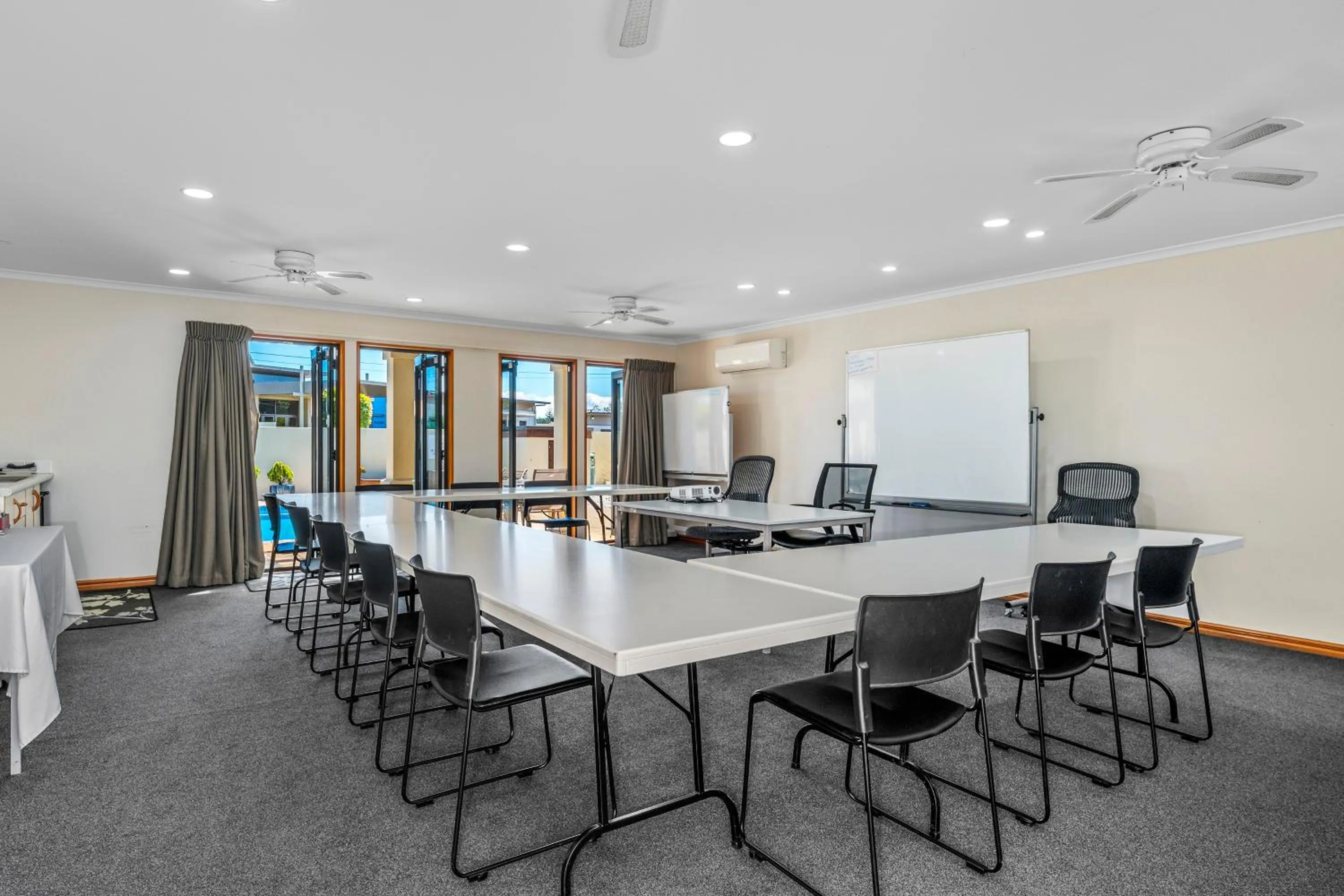 Meeting/conference room in Bethlehem Motor Inn and Conference Centre