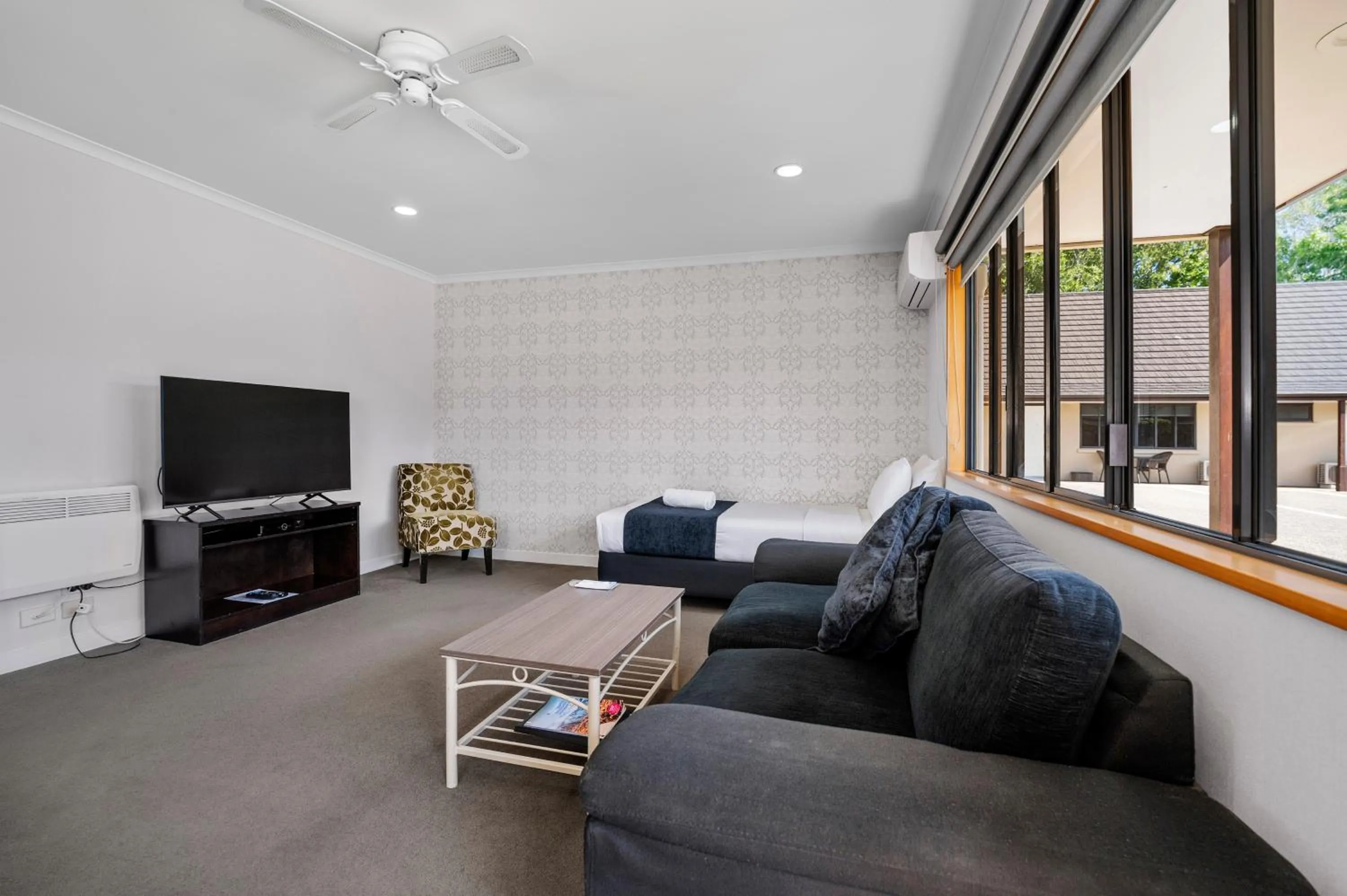 Living room in Bethlehem Motor Inn and Conference Centre