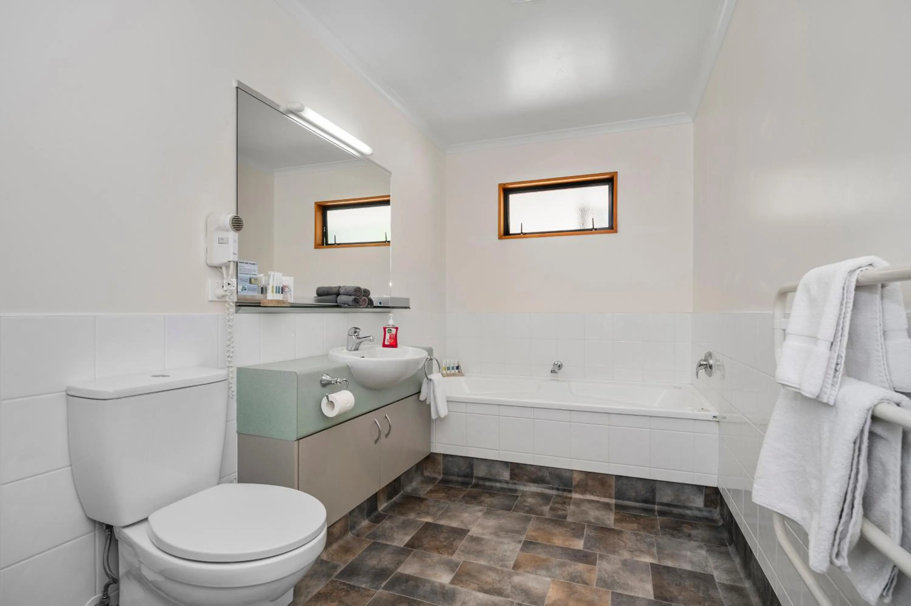 Bathroom in Bethlehem Motor Inn and Conference Centre