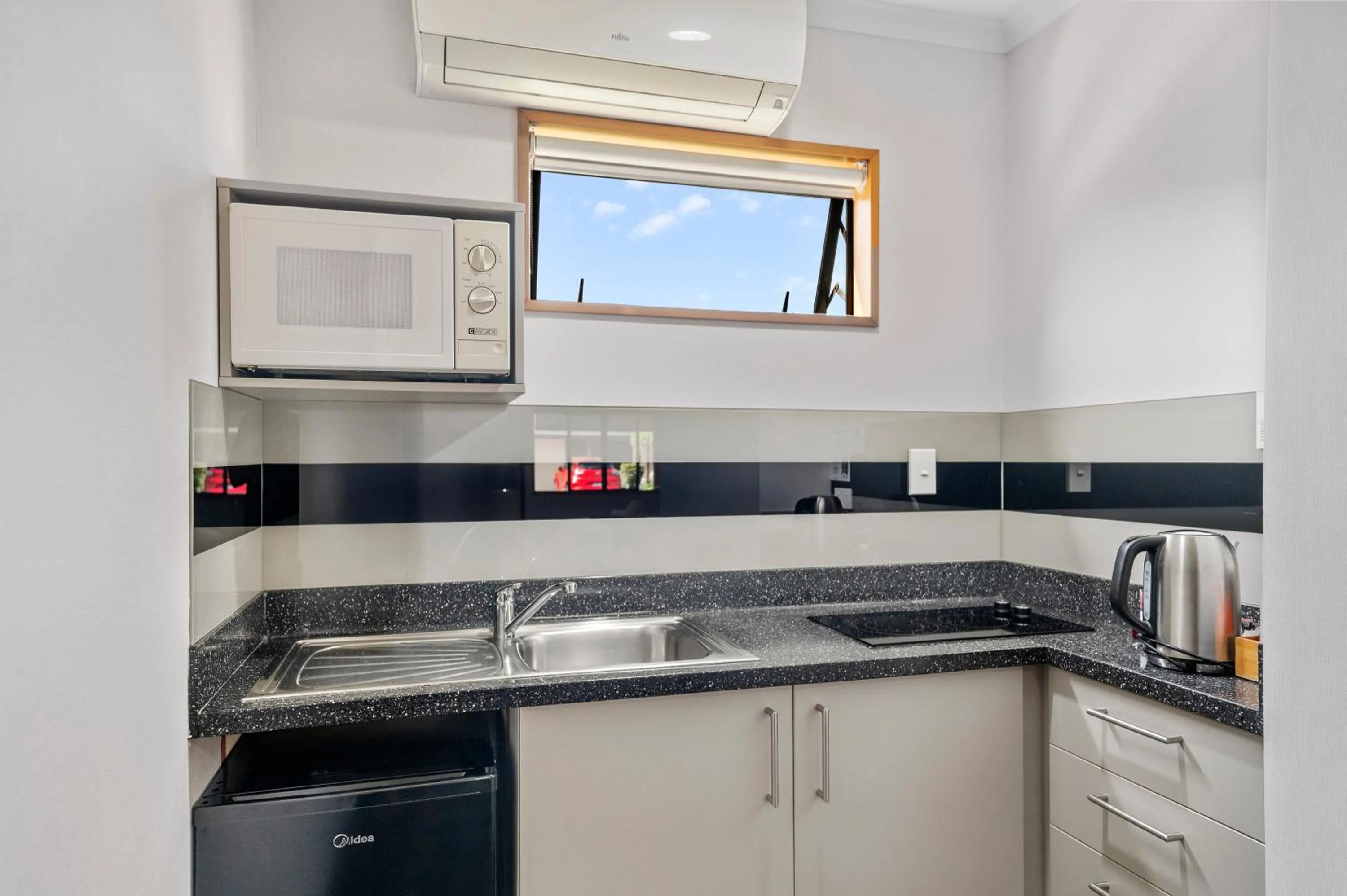 Kitchen or kitchenette in Bethlehem Motor Inn and Conference Centre