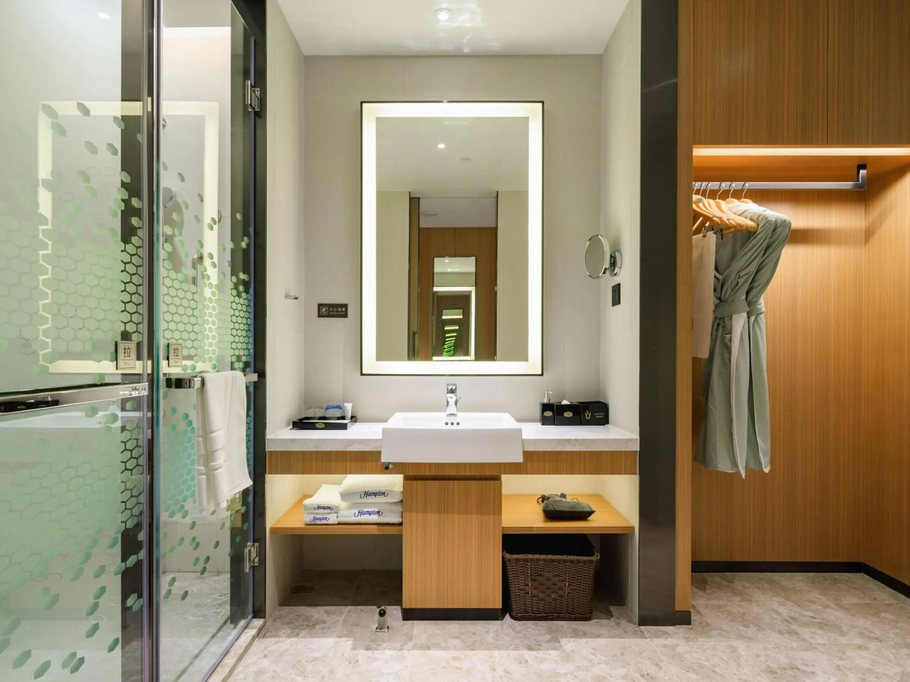 Superior Double Room in Hampton by Hilton Guangzhou Baiyun Airport North Superior Double Room in Hampton by Hilton Guangzhou Baiyun Airport North