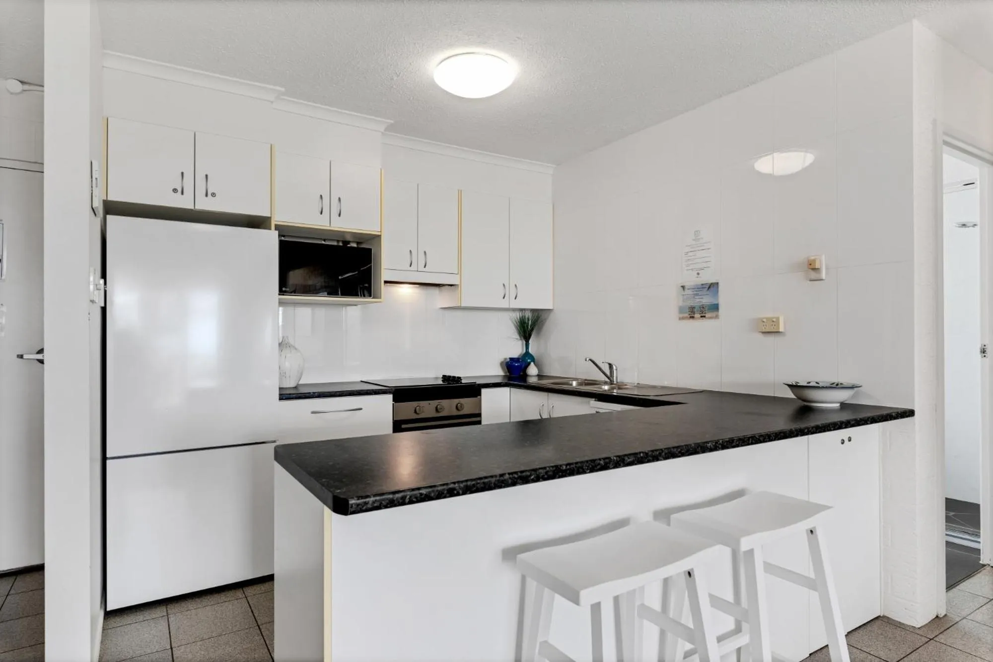 Kitchen or kitchenette in Surf Dance Apartments