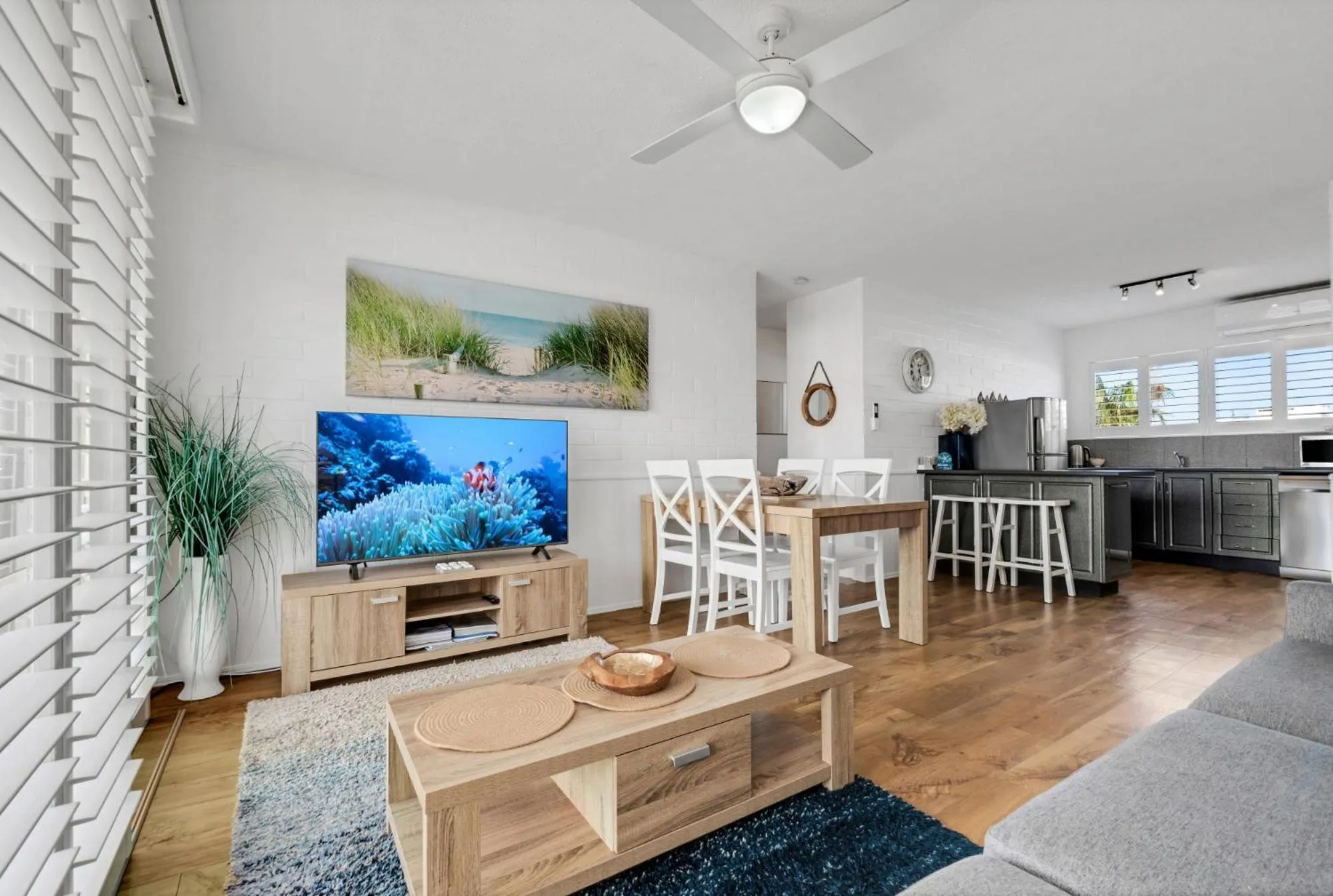 TV and multimedia in Surf Dance Apartments