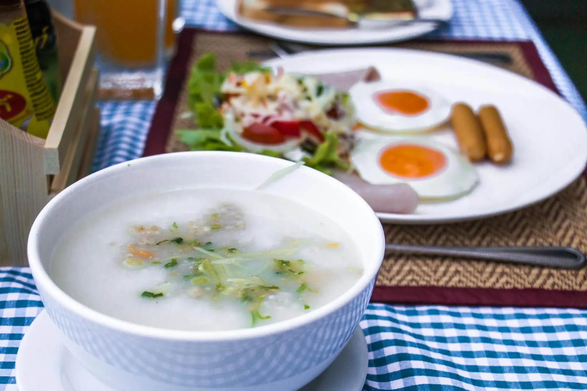 Asian breakfast in Akantuka Homestay