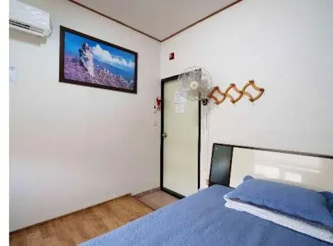 Double Room in Hwaseong Guesthouse Double Room in Hwaseong Guesthouse