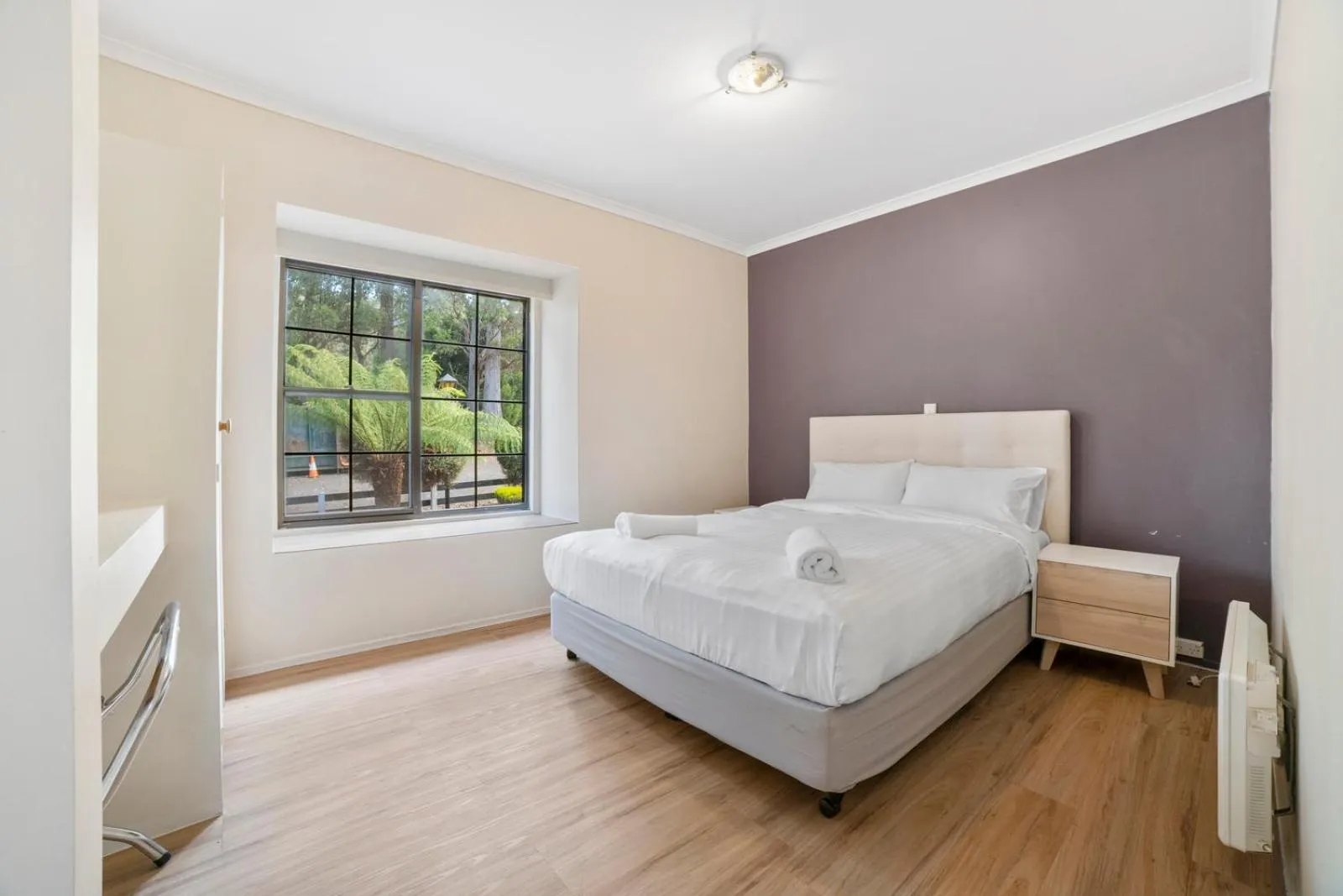 Bedroom, Bed in The Fox and Hounds Historic Hotel