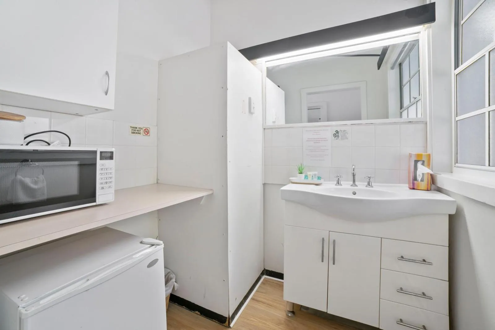 Kitchen or kitchenette in The Fox and Hounds Historic Hotel