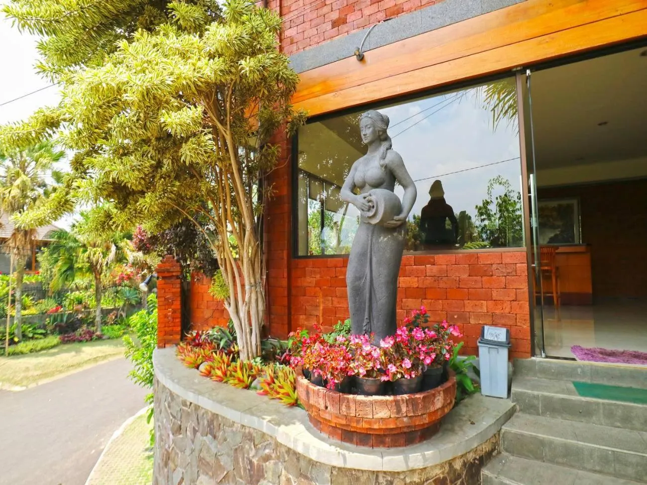 Facade/entrance in Villa Gardenia Bandung