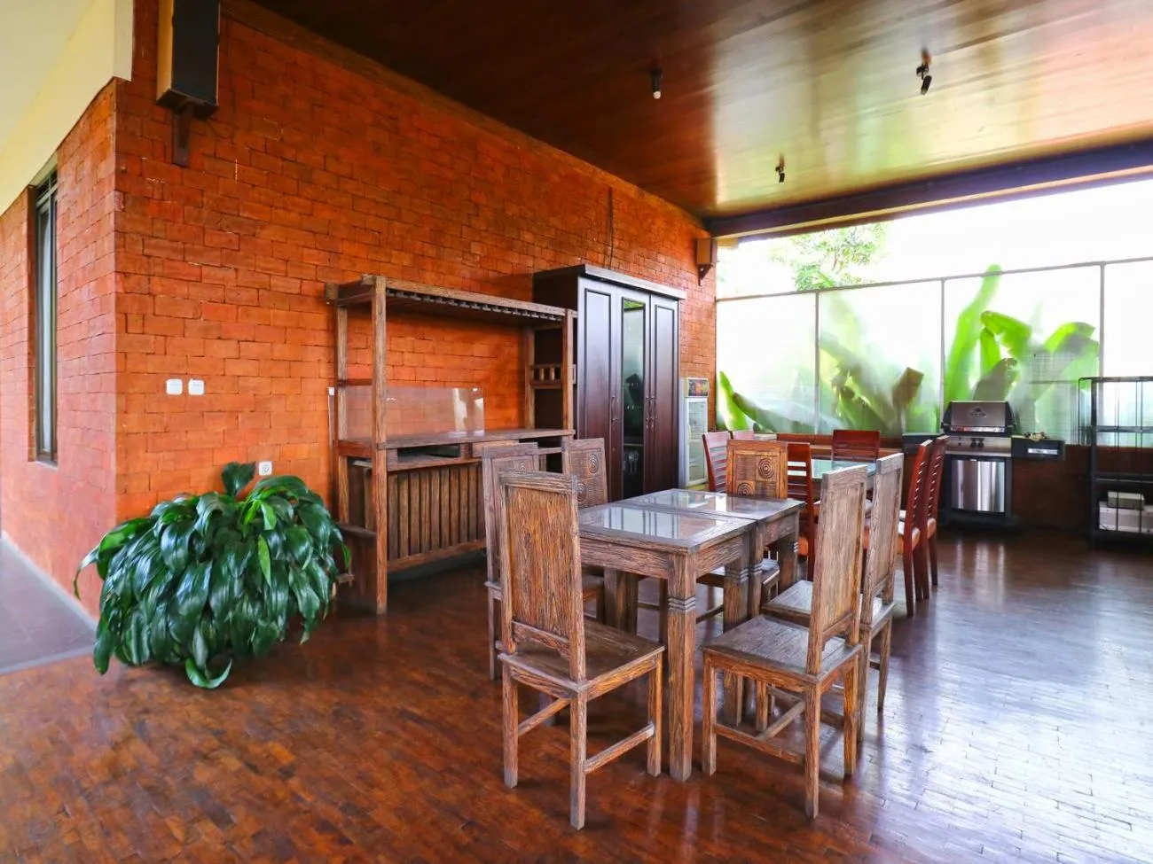 Restaurant/places to eat in Villa Gardenia Bandung