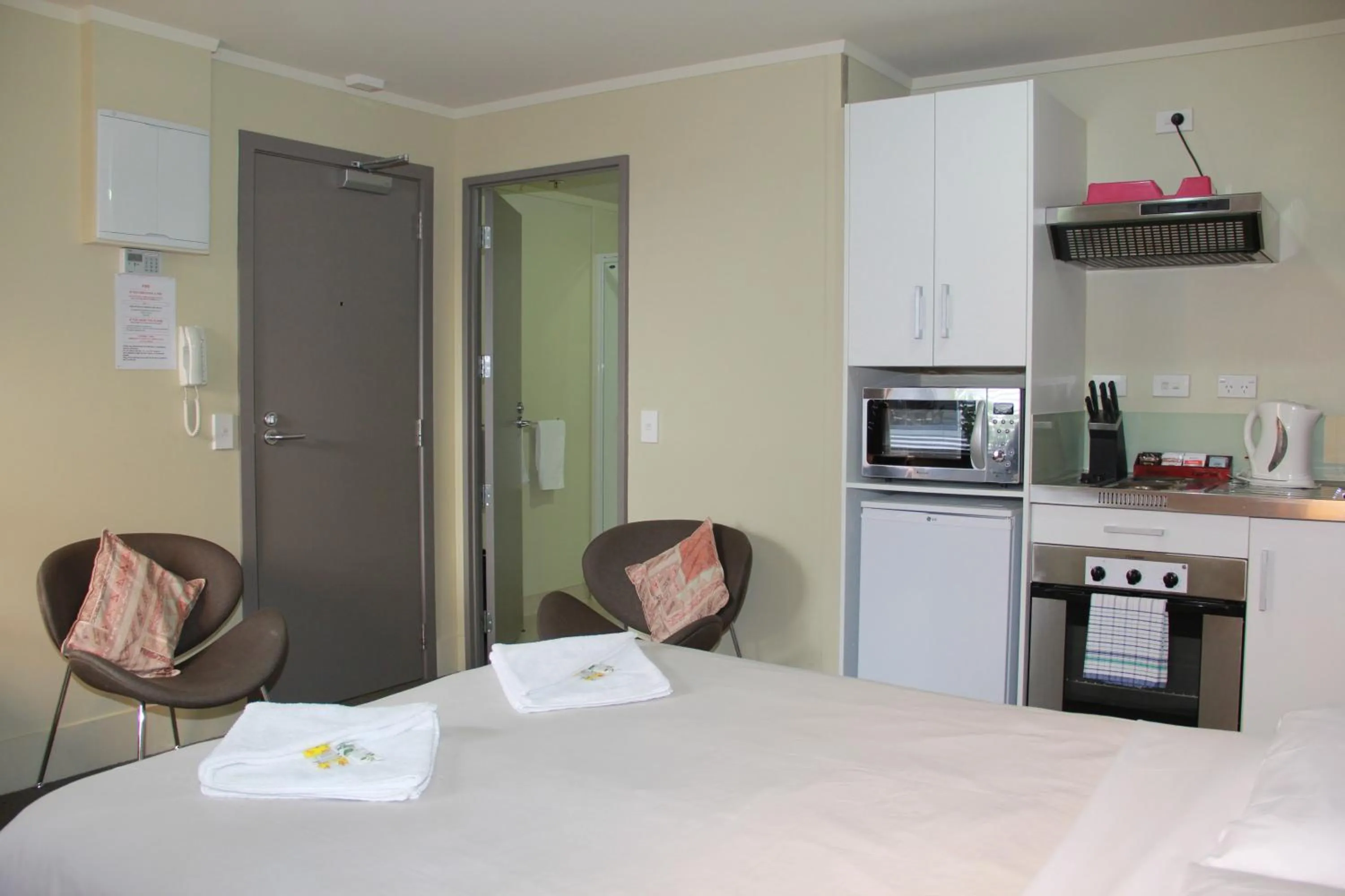 Bedroom, Bed in Nikau Apartments