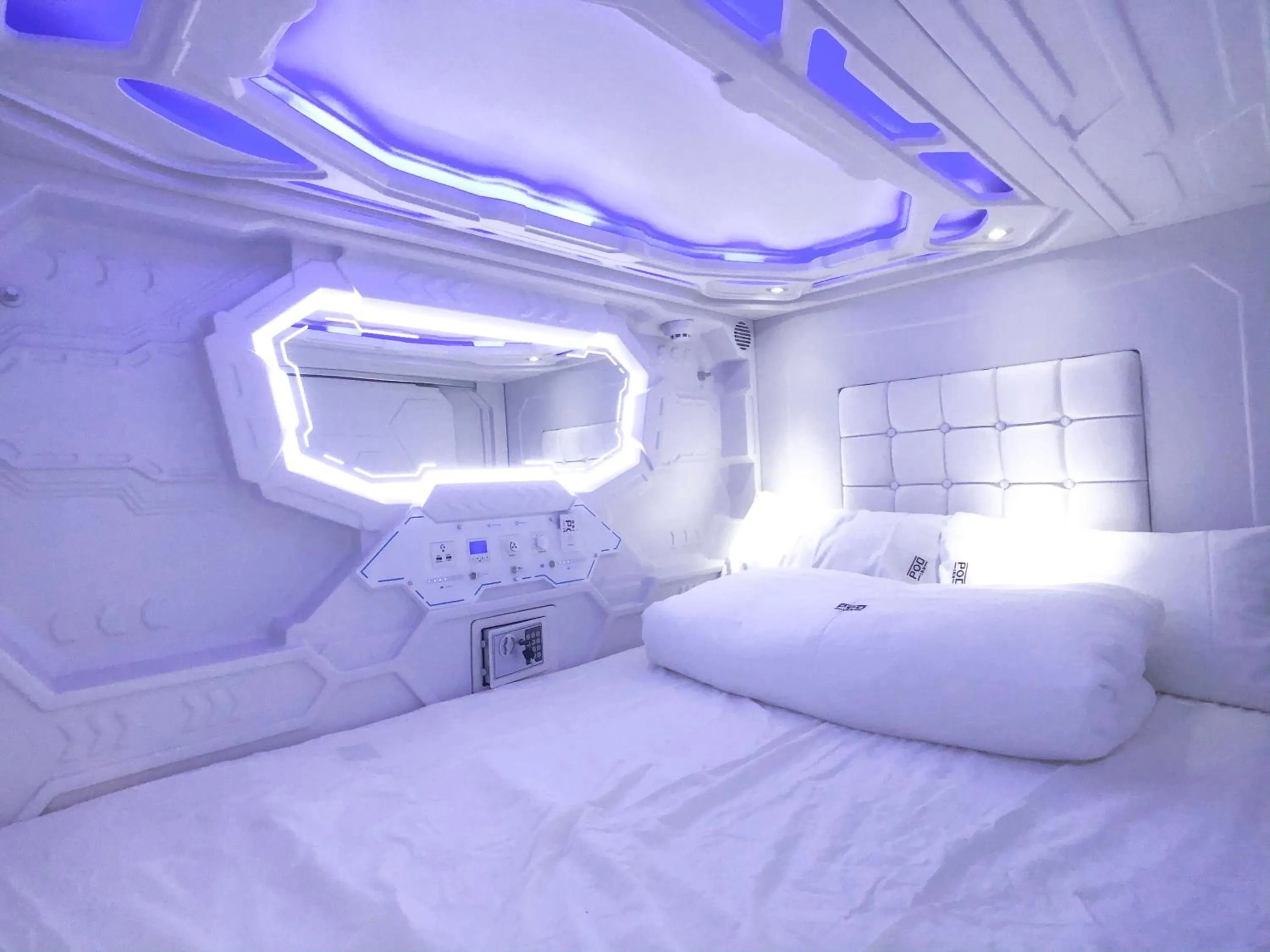 Bed in Pod Inn