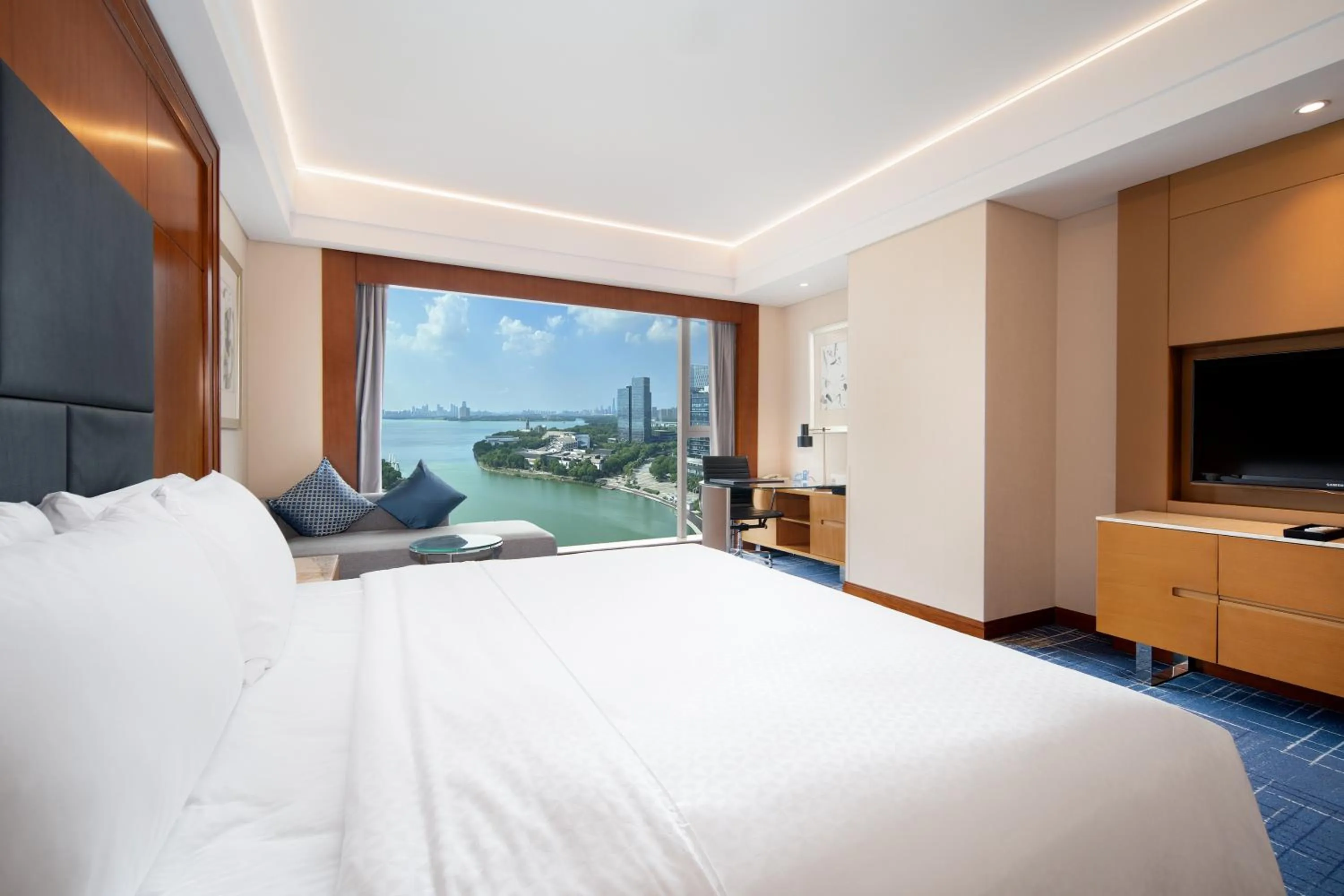 Bed in Four Points by Sheraton Suzhou