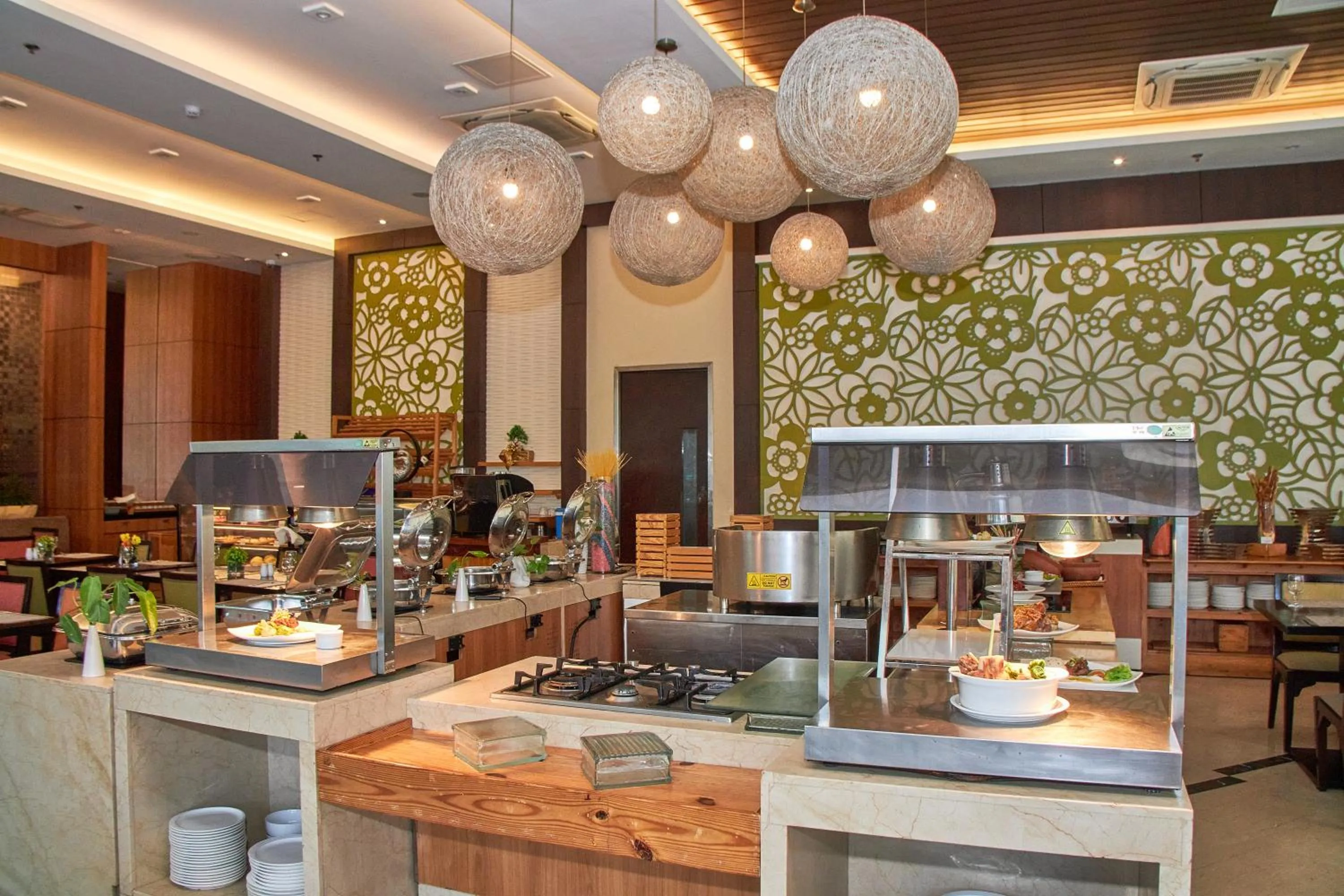 Restaurant/places to eat in Harolds Hotel Cebu
