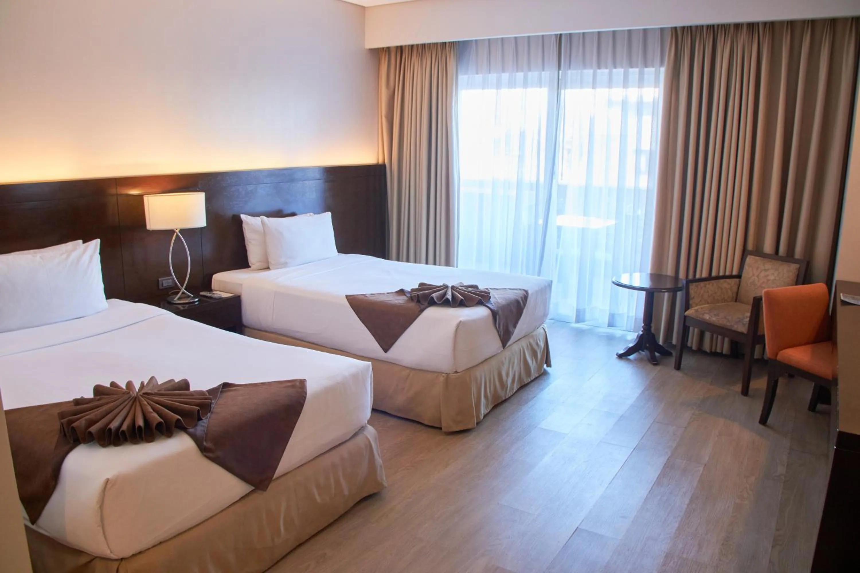 Bedroom, Bed in Harolds Hotel Cebu