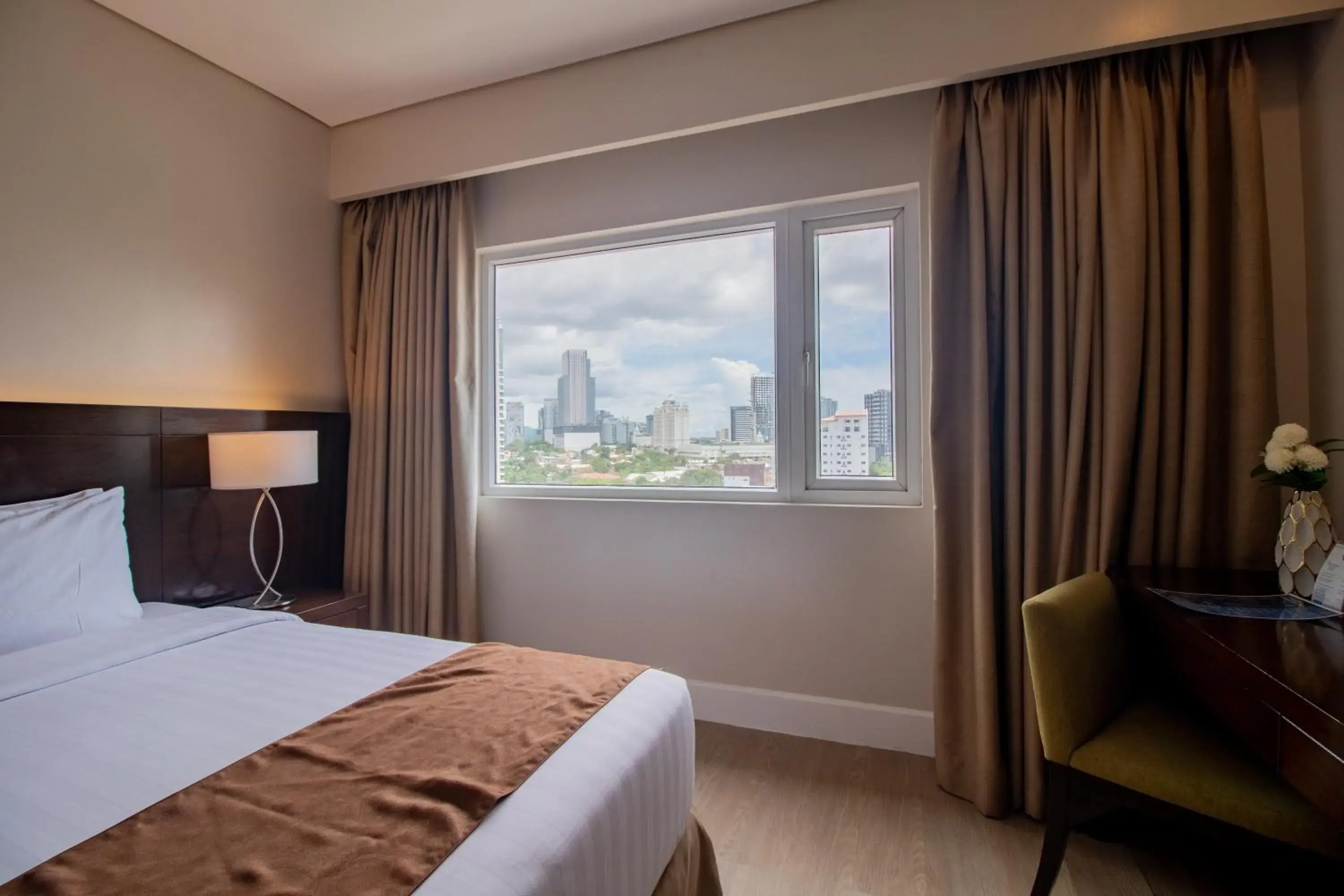 Superior King Room in Harolds Hotel Cebu Superior King Room in Harolds Hotel Cebu