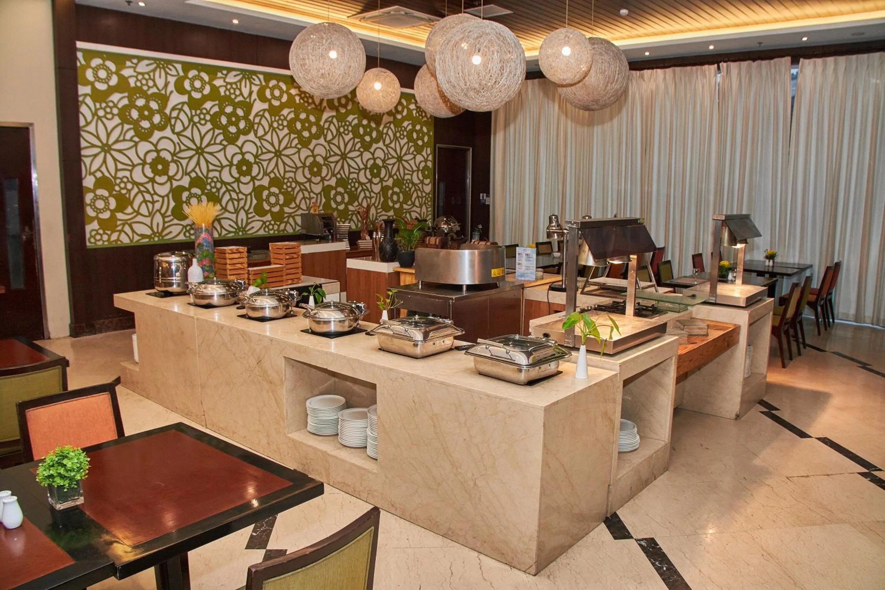 Restaurant/places to eat in Harolds Hotel Cebu