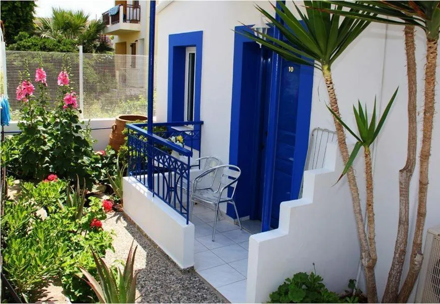 Facade/entrance in Psaras Apartments