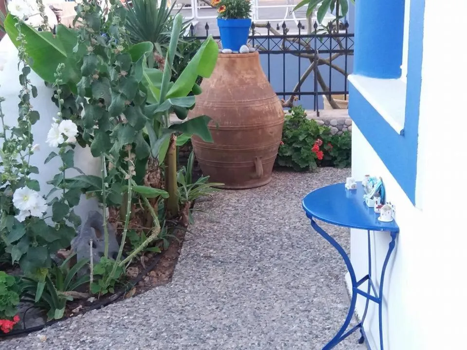 Decorative detail in Psaras Apartments