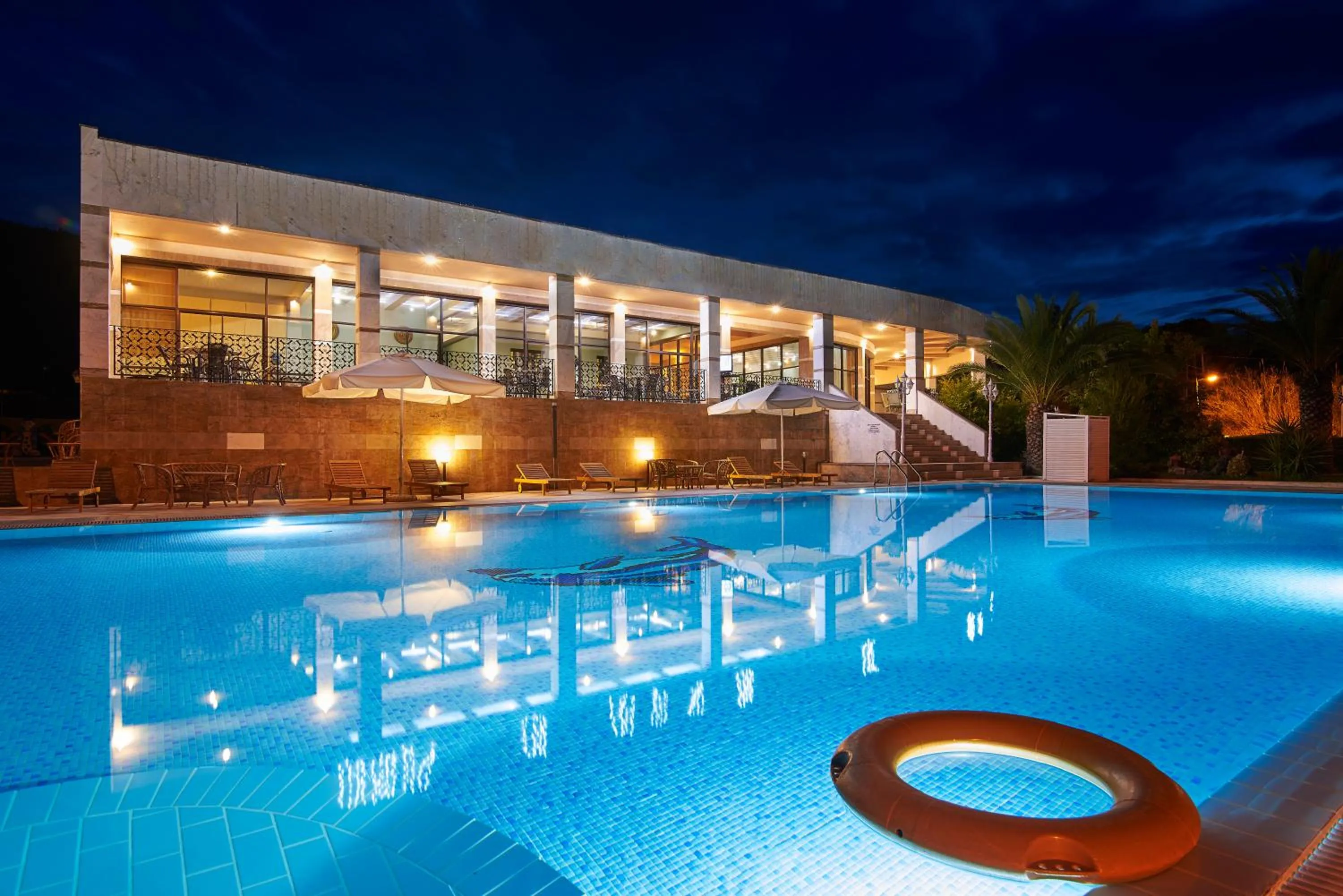 Restaurant/places to eat in Hotel Rema