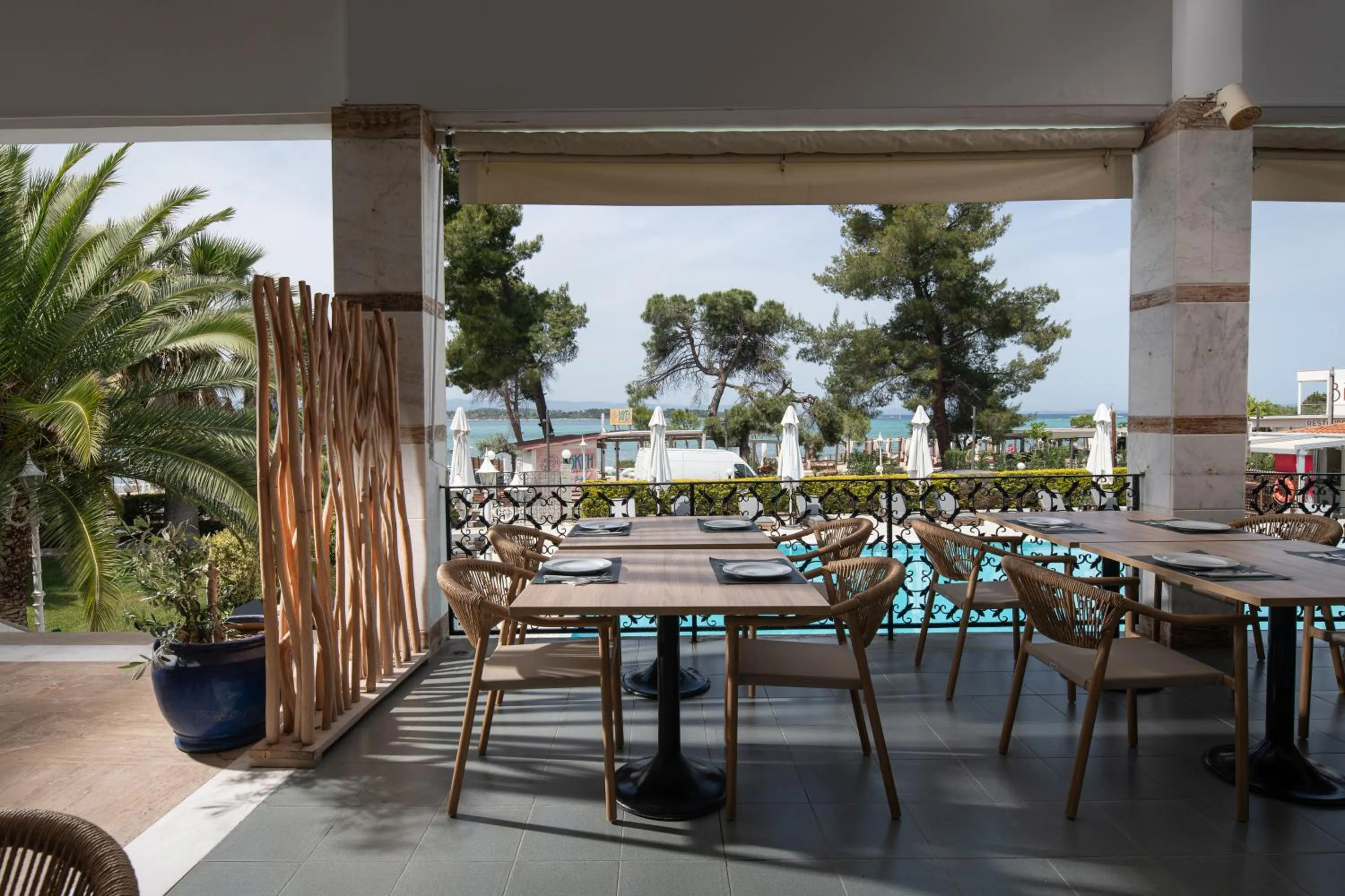 Restaurant/places to eat in Hotel Rema