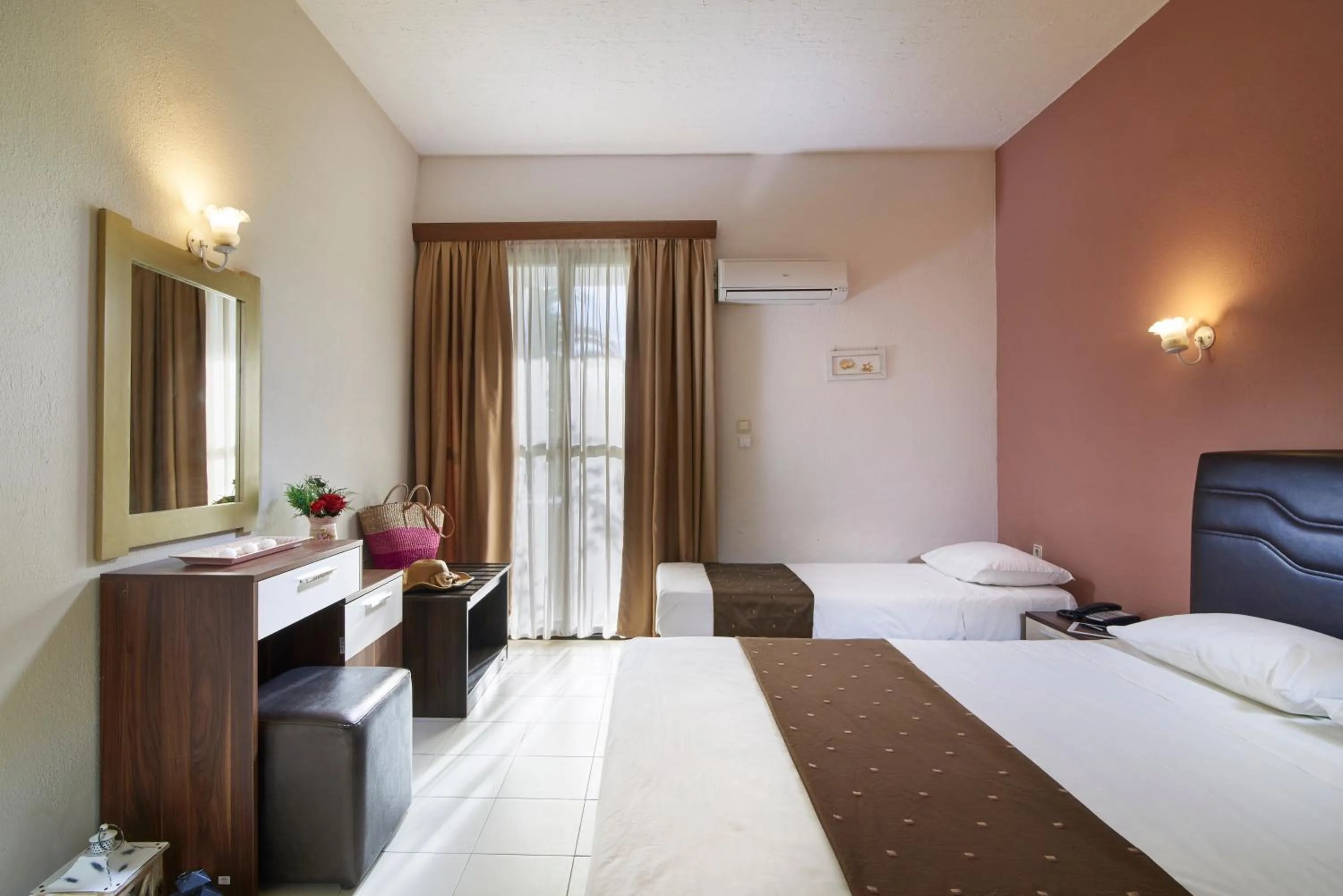 Bedroom, Bed in Hotel Rema