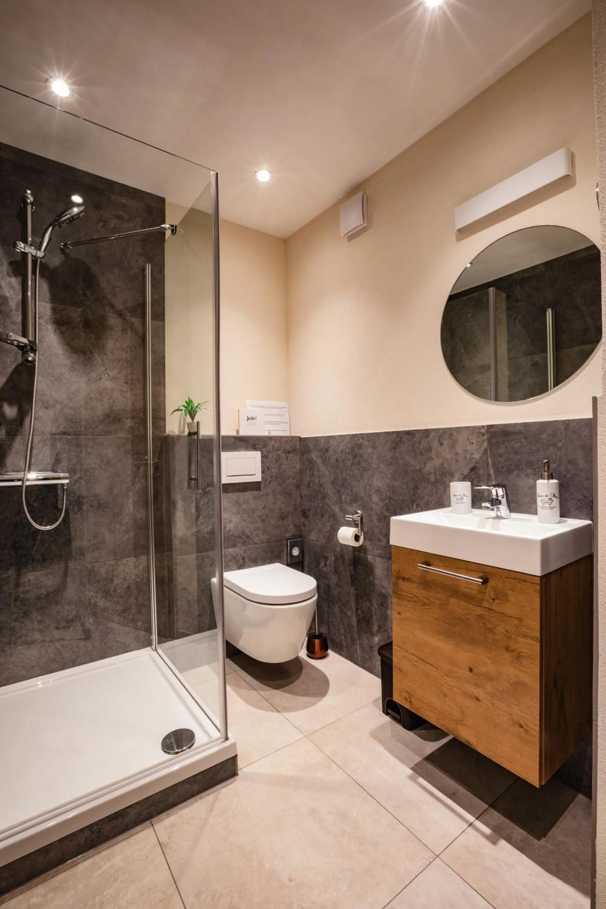 Photo of the whole room in Hofgut Held