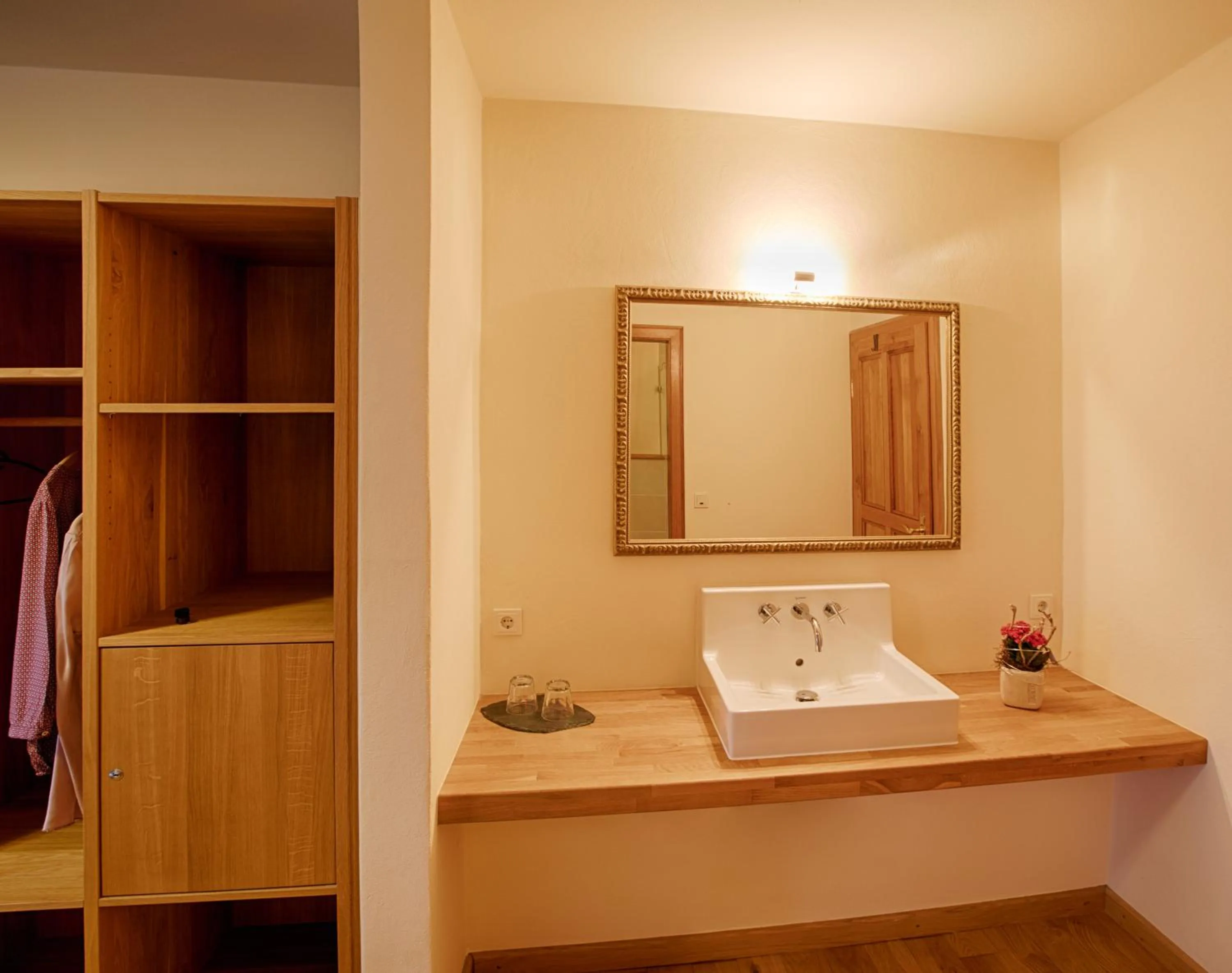 Photo of the whole room in Hofgut Held