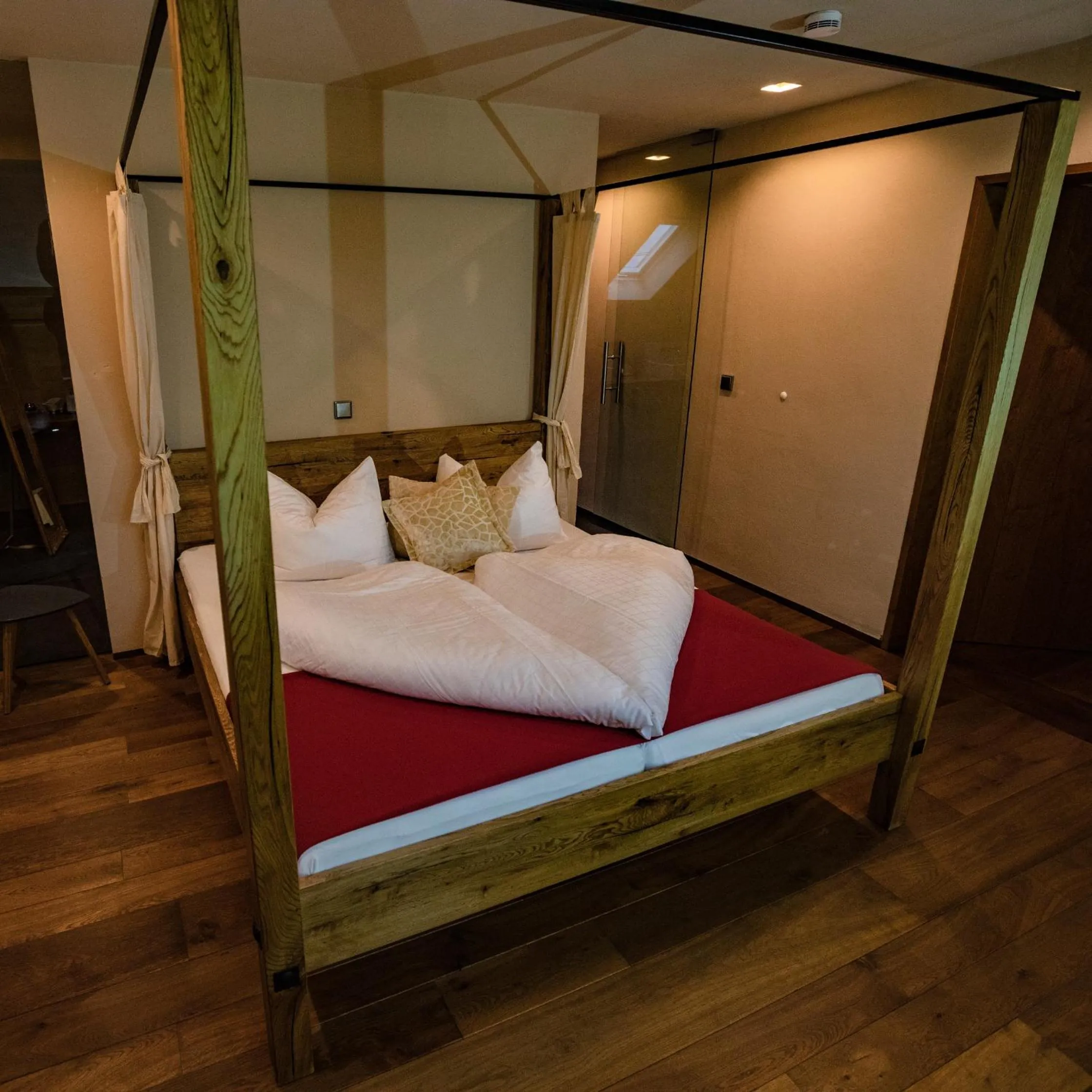 Photo of the whole room, Bed in Hofgut Held