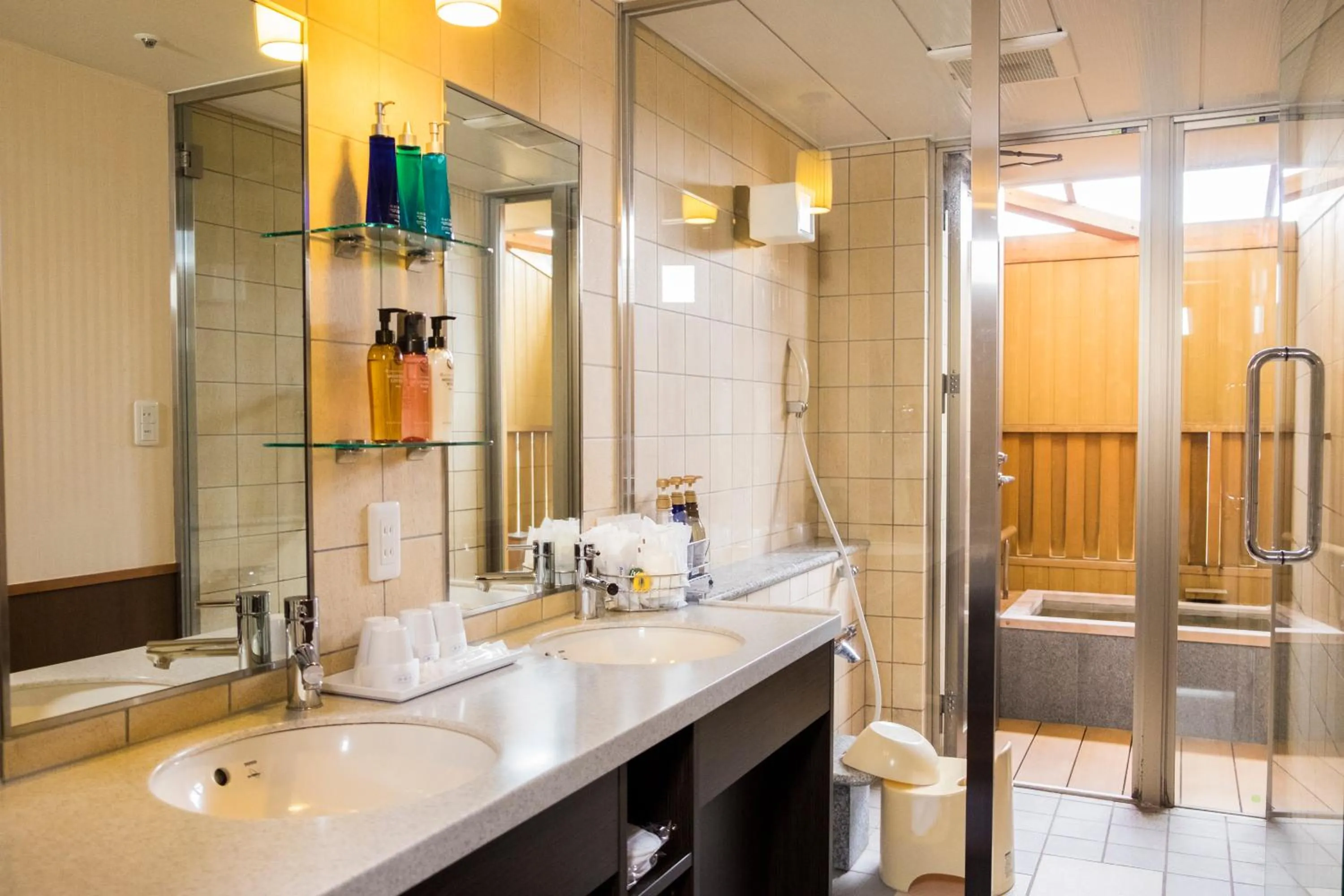 Shower in Kintarou Onsen Hotel