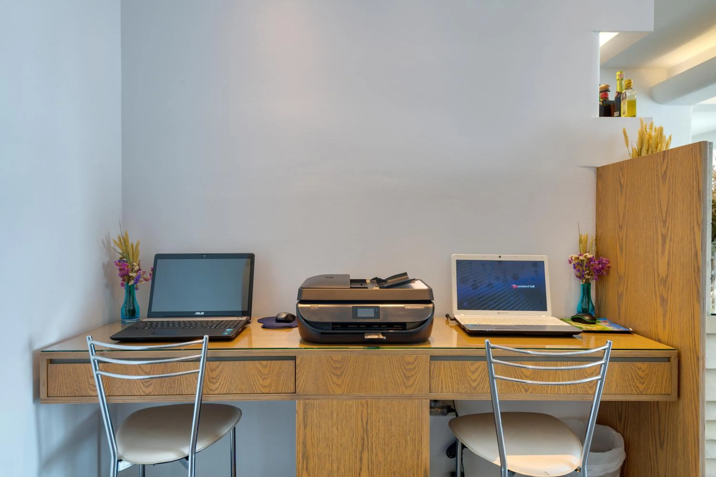 Business facilities in Lithos by Spyros & Flora