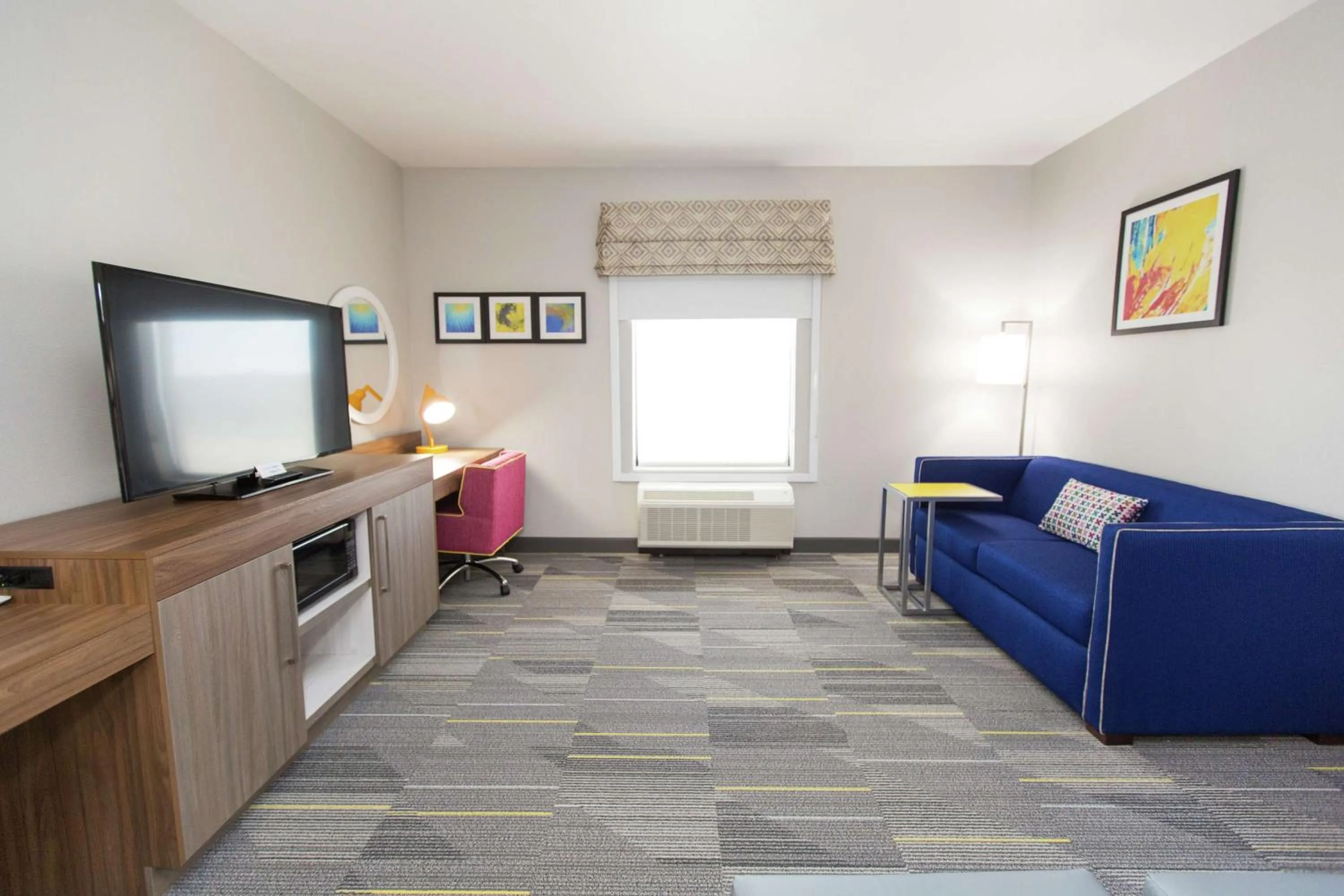 Bedroom in Hampton Inn Mustang