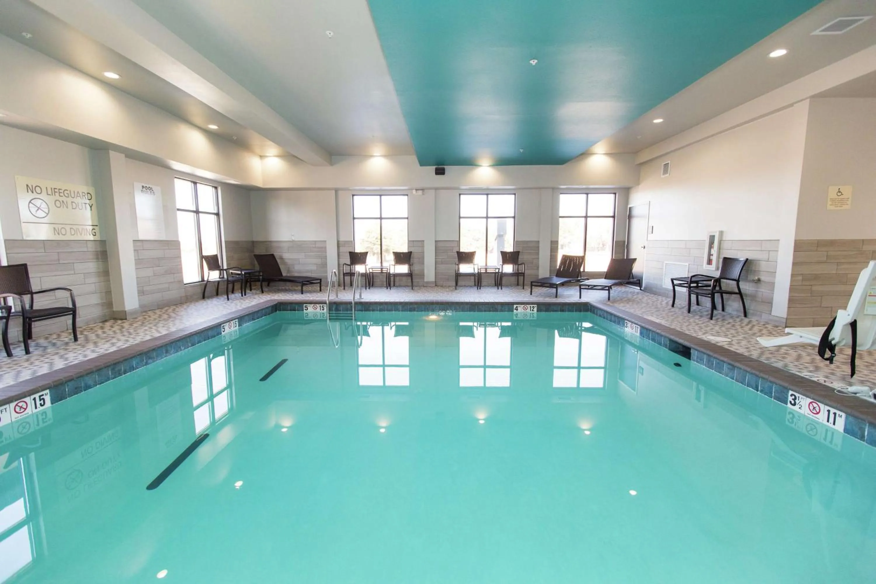 Pool view in Hampton Inn Mustang