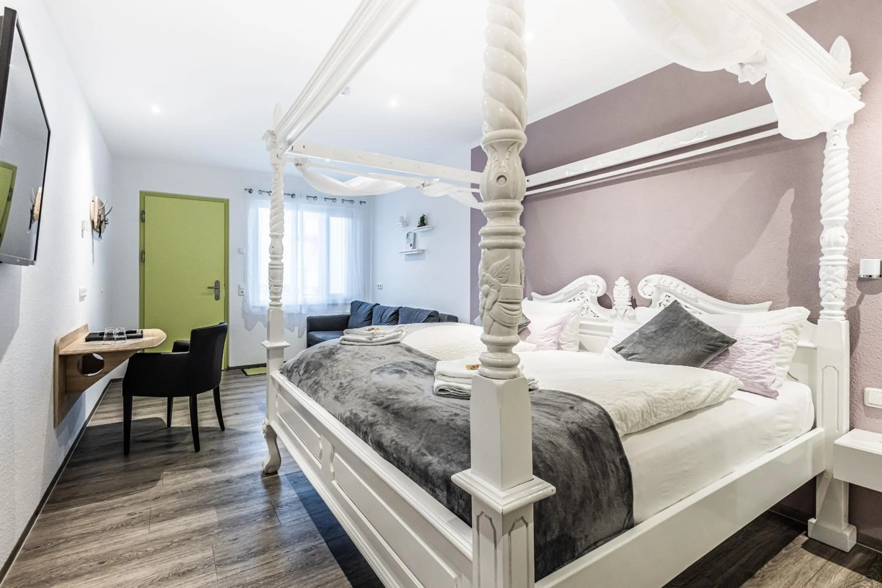 Photo of the whole room, Bed in Hotel Bannewitz B&B