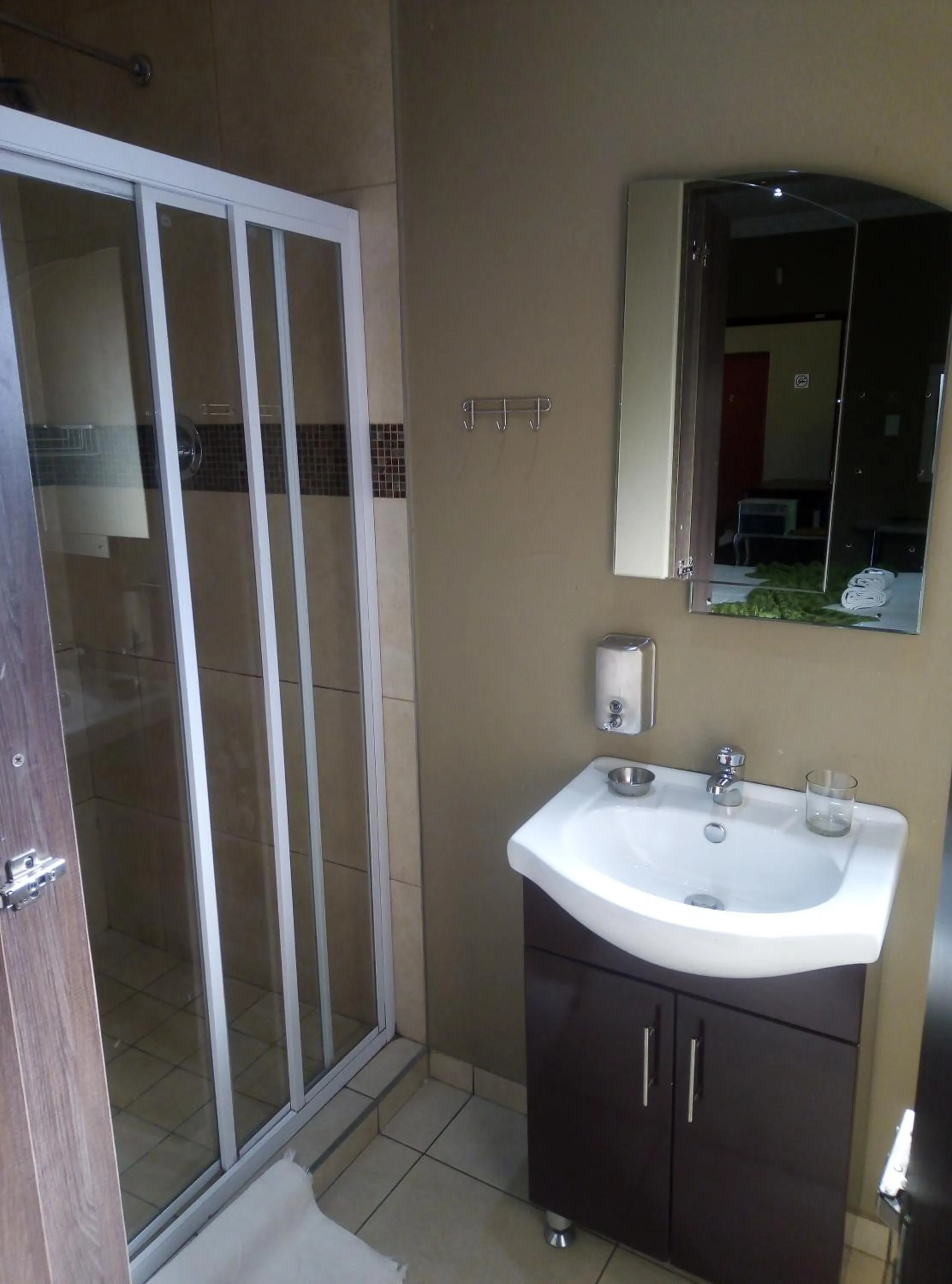 Shower in Big Five Guest House