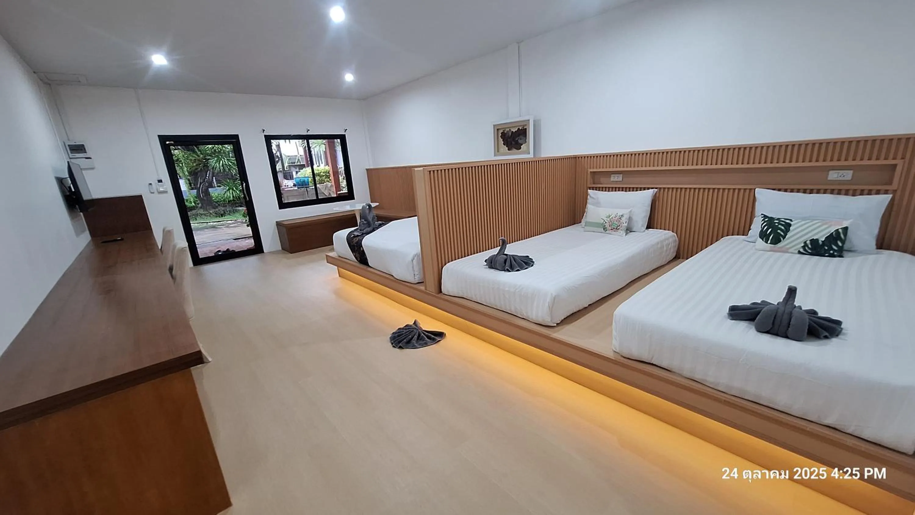 Bed in Sleep In Lanta Resort