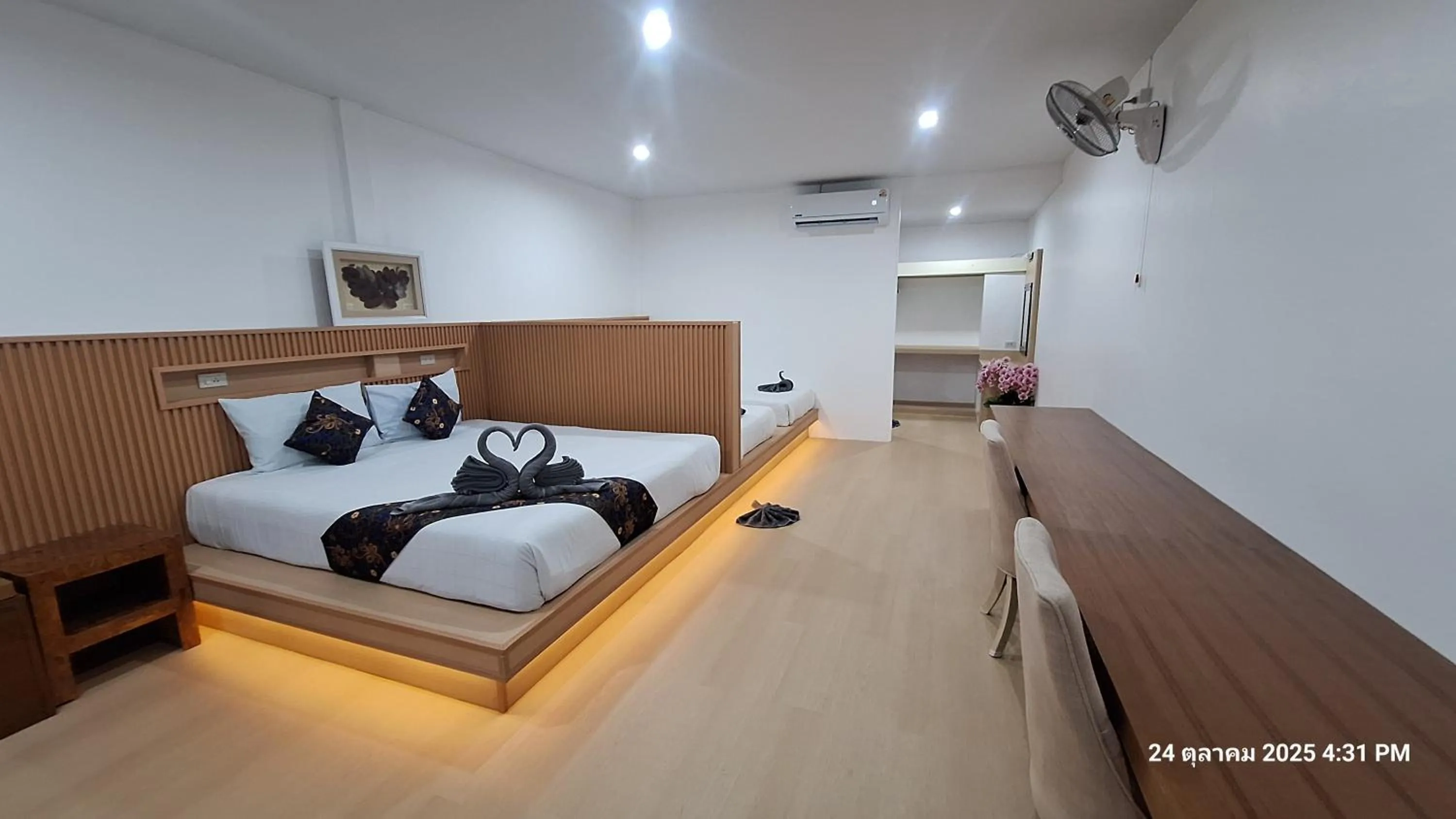 Bed in Sleep In Lanta Resort