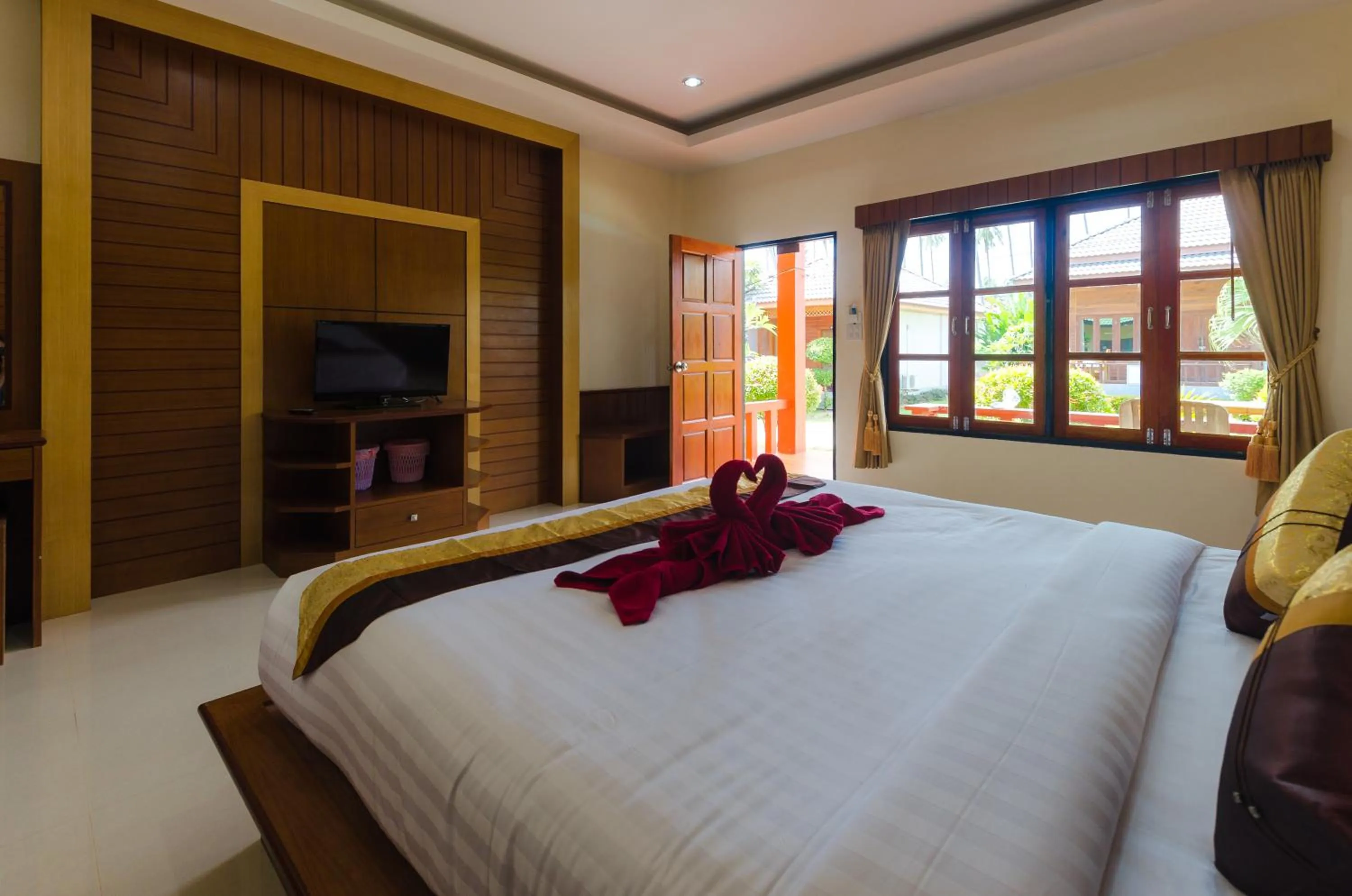 Bed in Sleep In Lanta Resort
