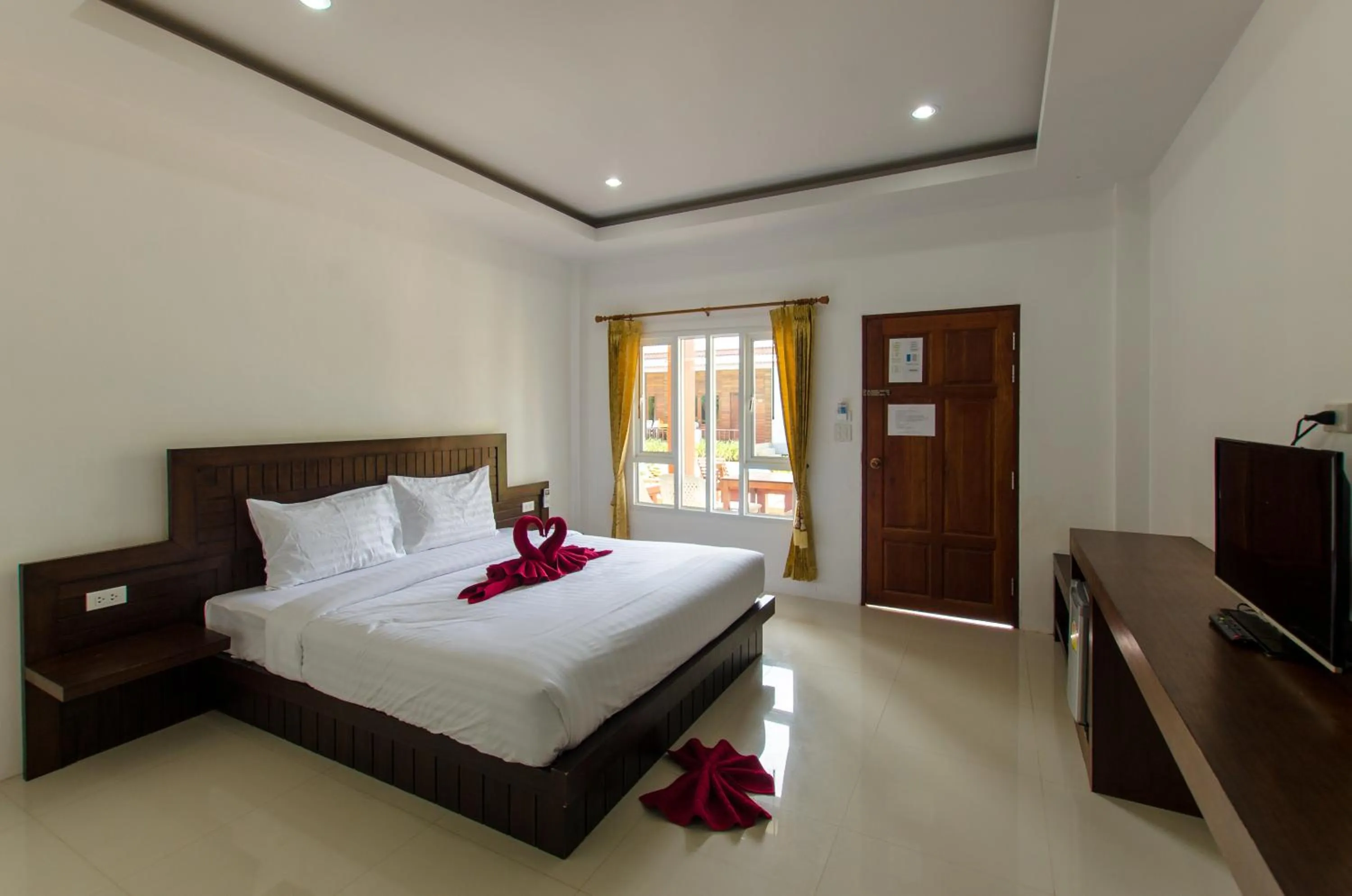 Bed in Sleep In Lanta Resort
