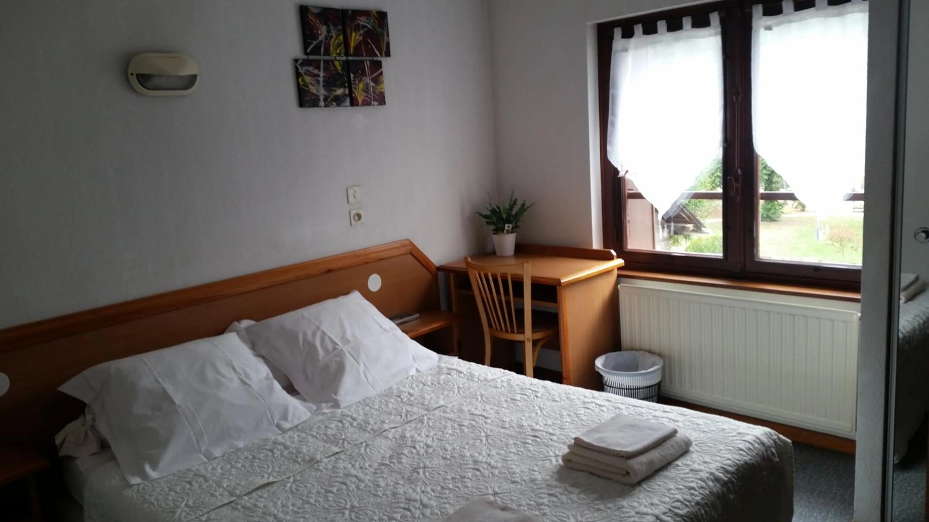 Photo of the whole room, Bed in Résidence des Touristes