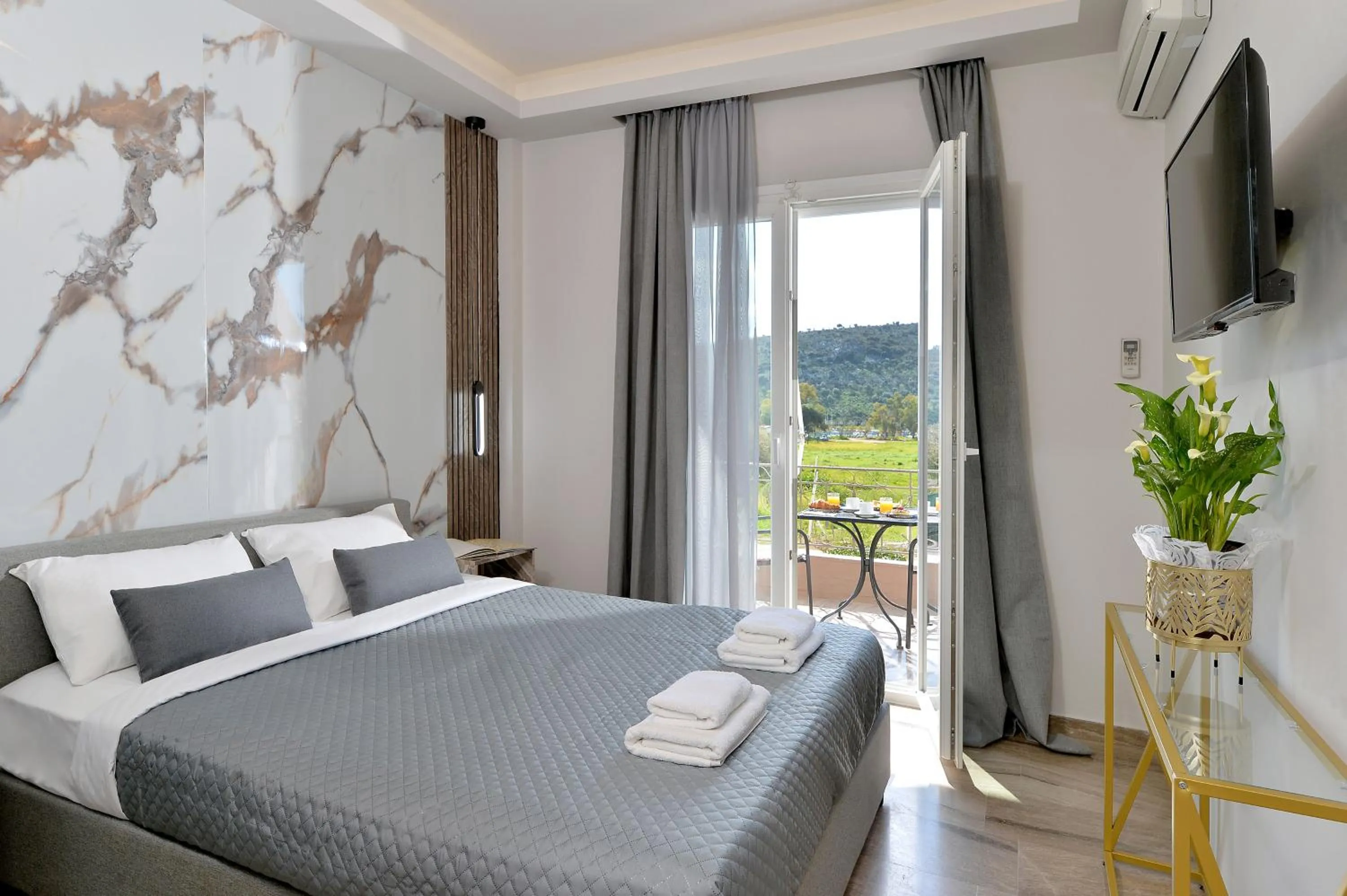 TV and multimedia, Bed in ID Holiday Living