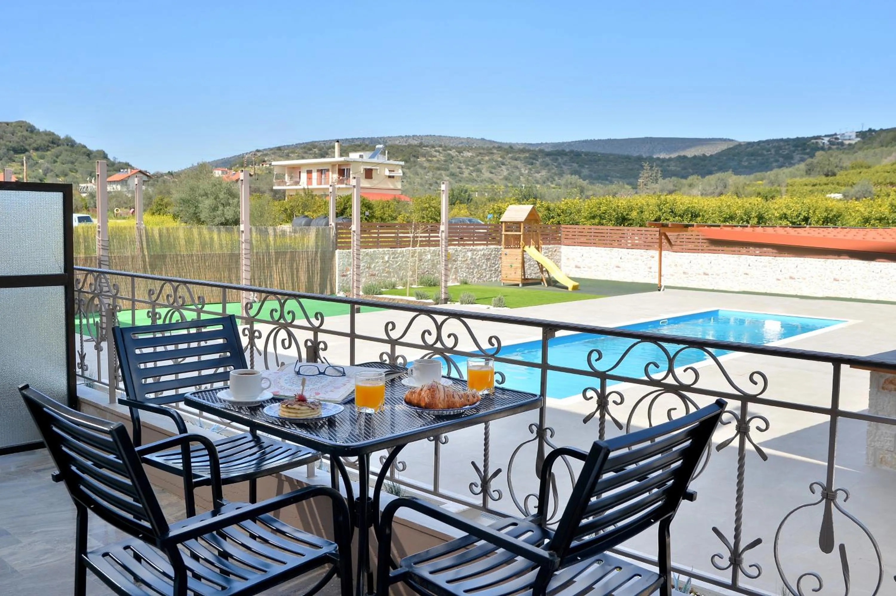 Balcony/Terrace in ID Holiday Living