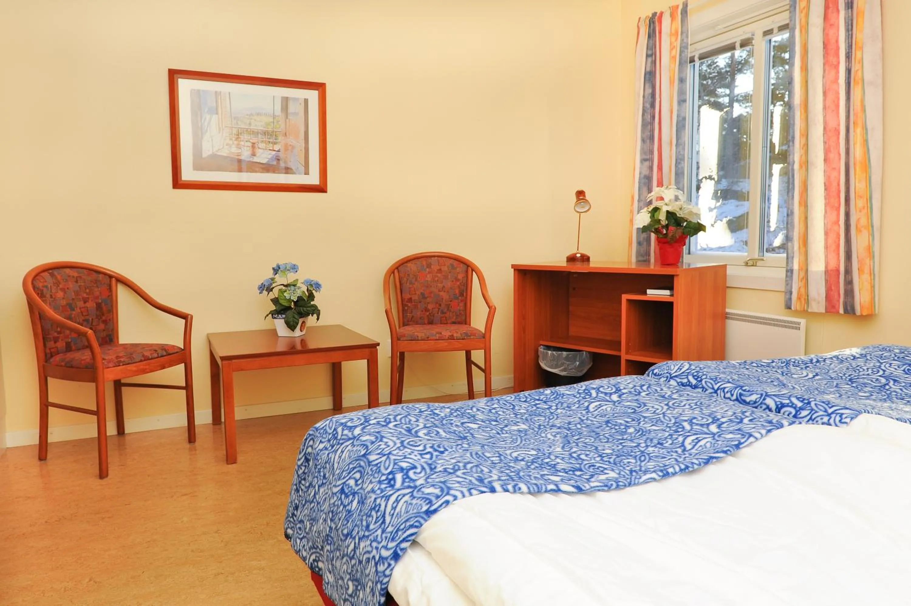 Seating area, Bed in Källviken Semesterby